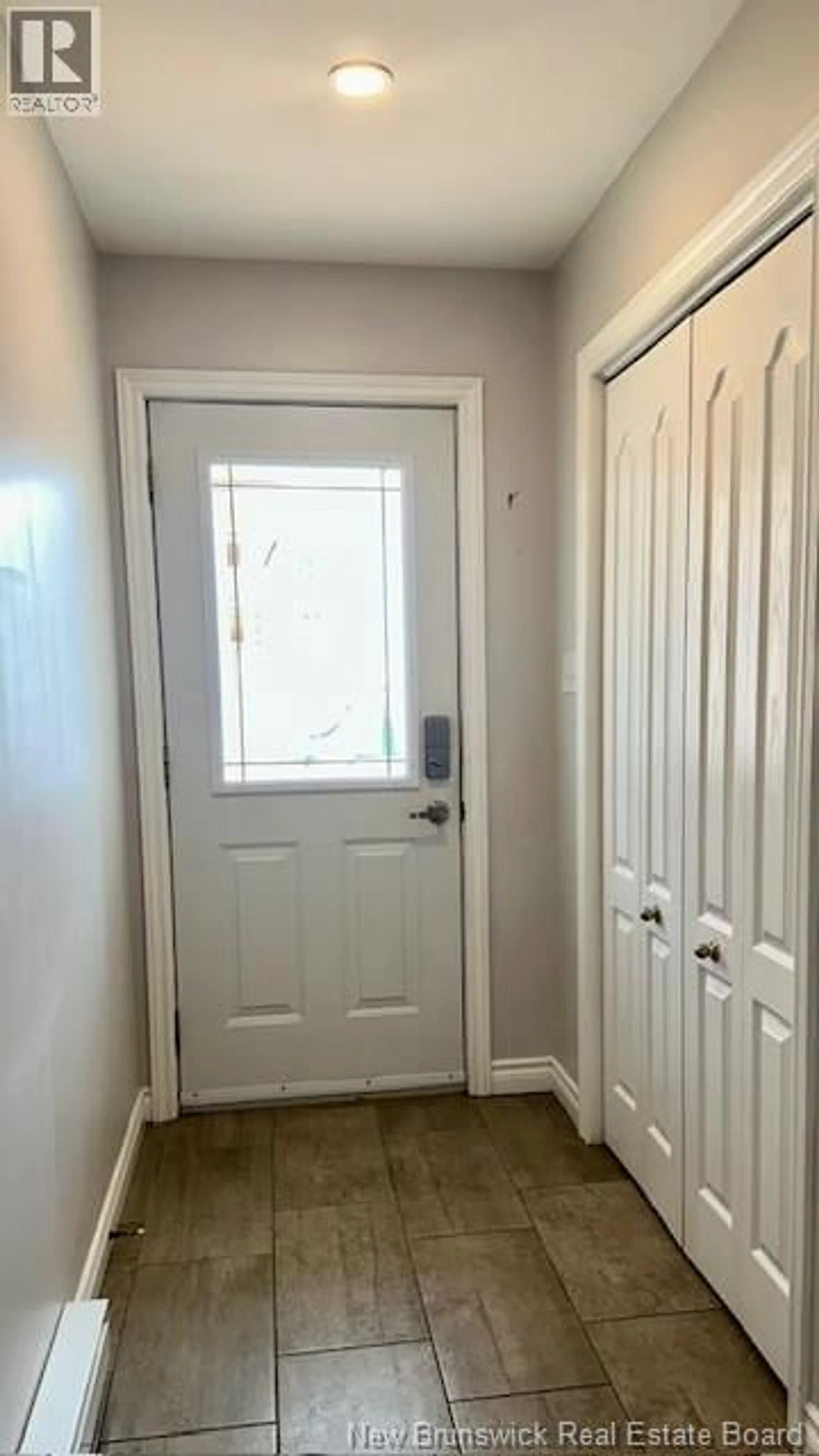Indoor entryway for 5 - 20 DAMIEN, Dieppe New Brunswick E1A7S9