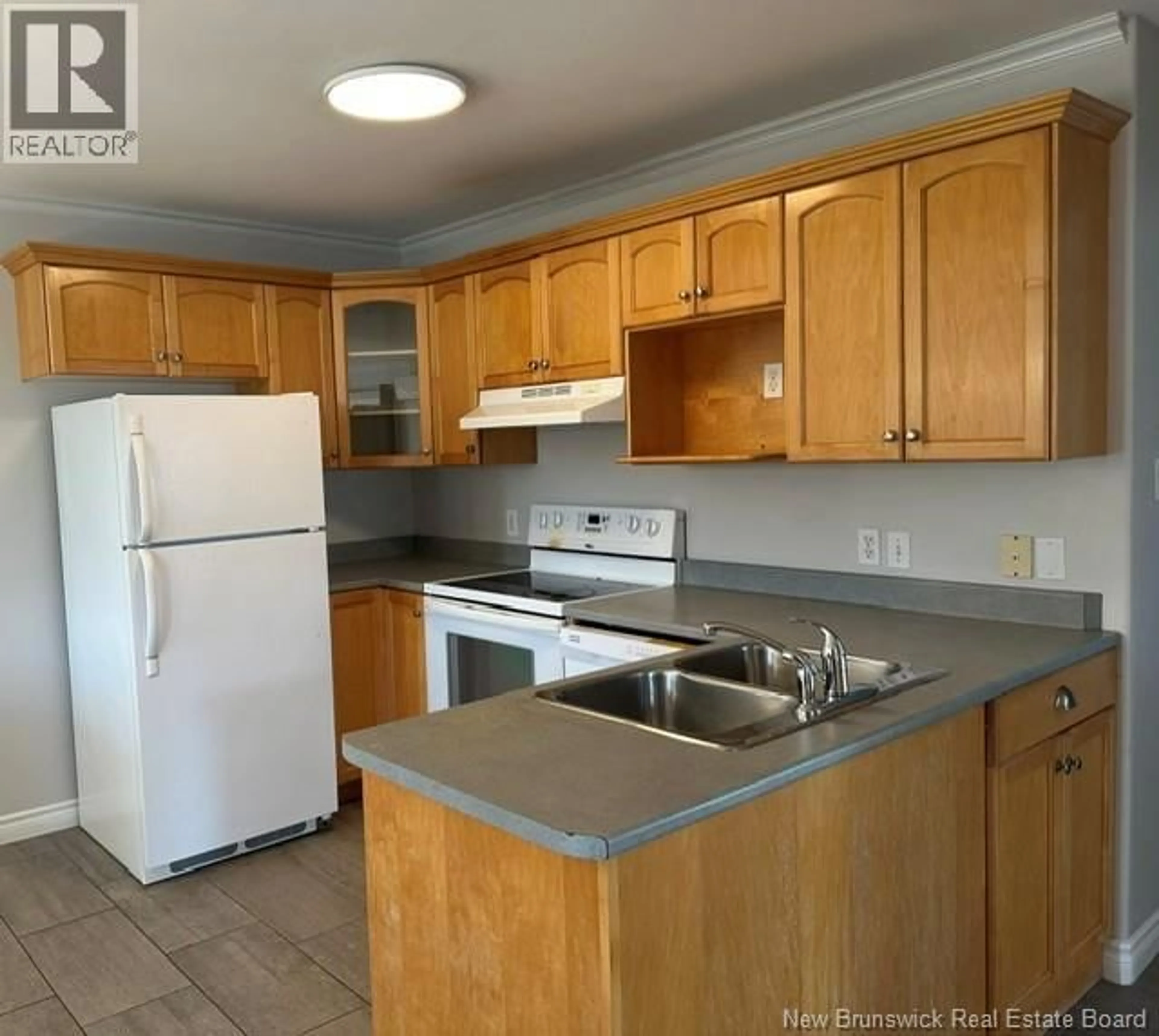 Standard kitchen, unknown for 5 - 20 DAMIEN, Dieppe New Brunswick E1A7S9