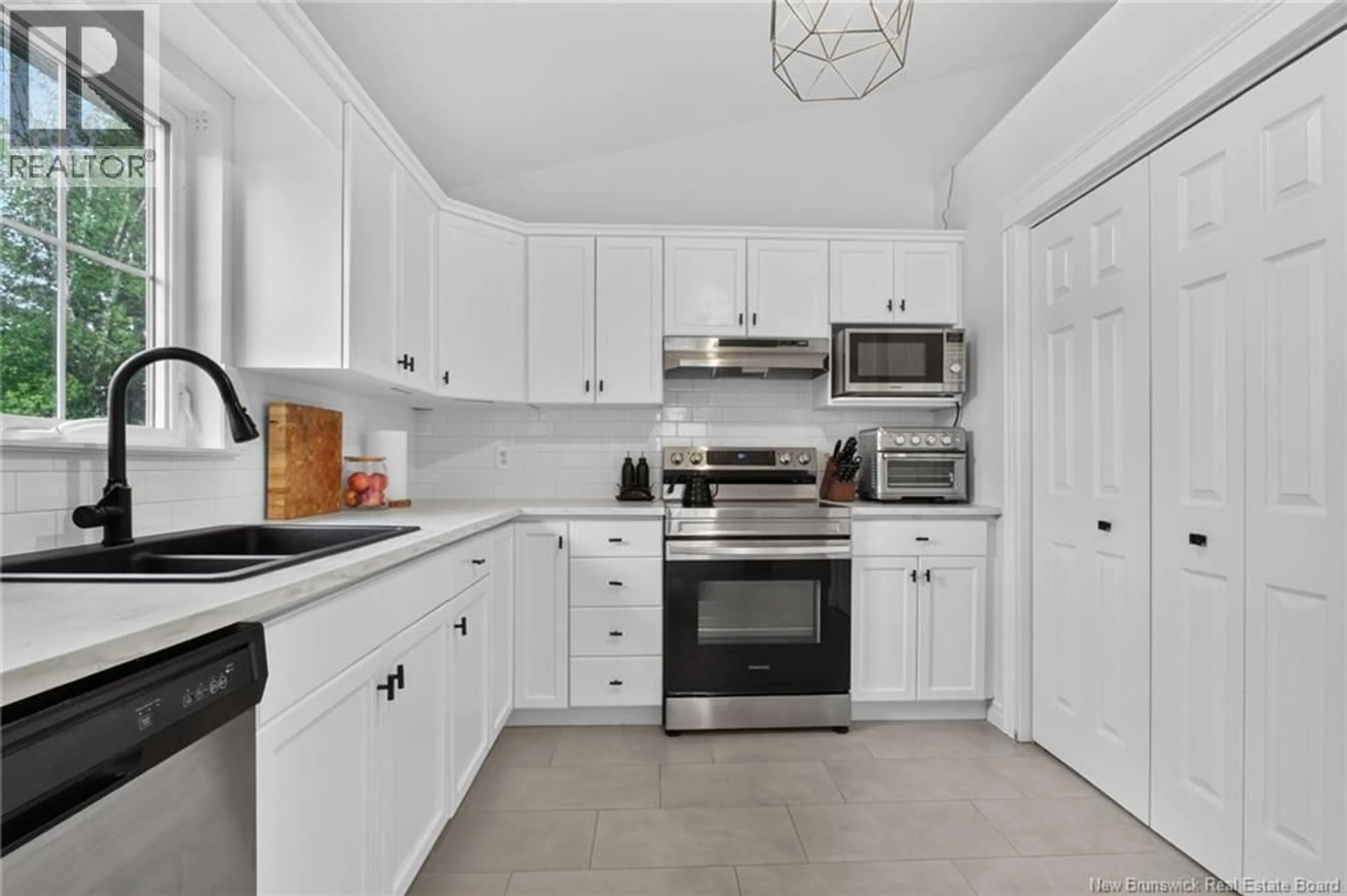 Standard kitchen, ceramic/tile floor for 46 DEVARENNE, Dieppe New Brunswick E1A0C8