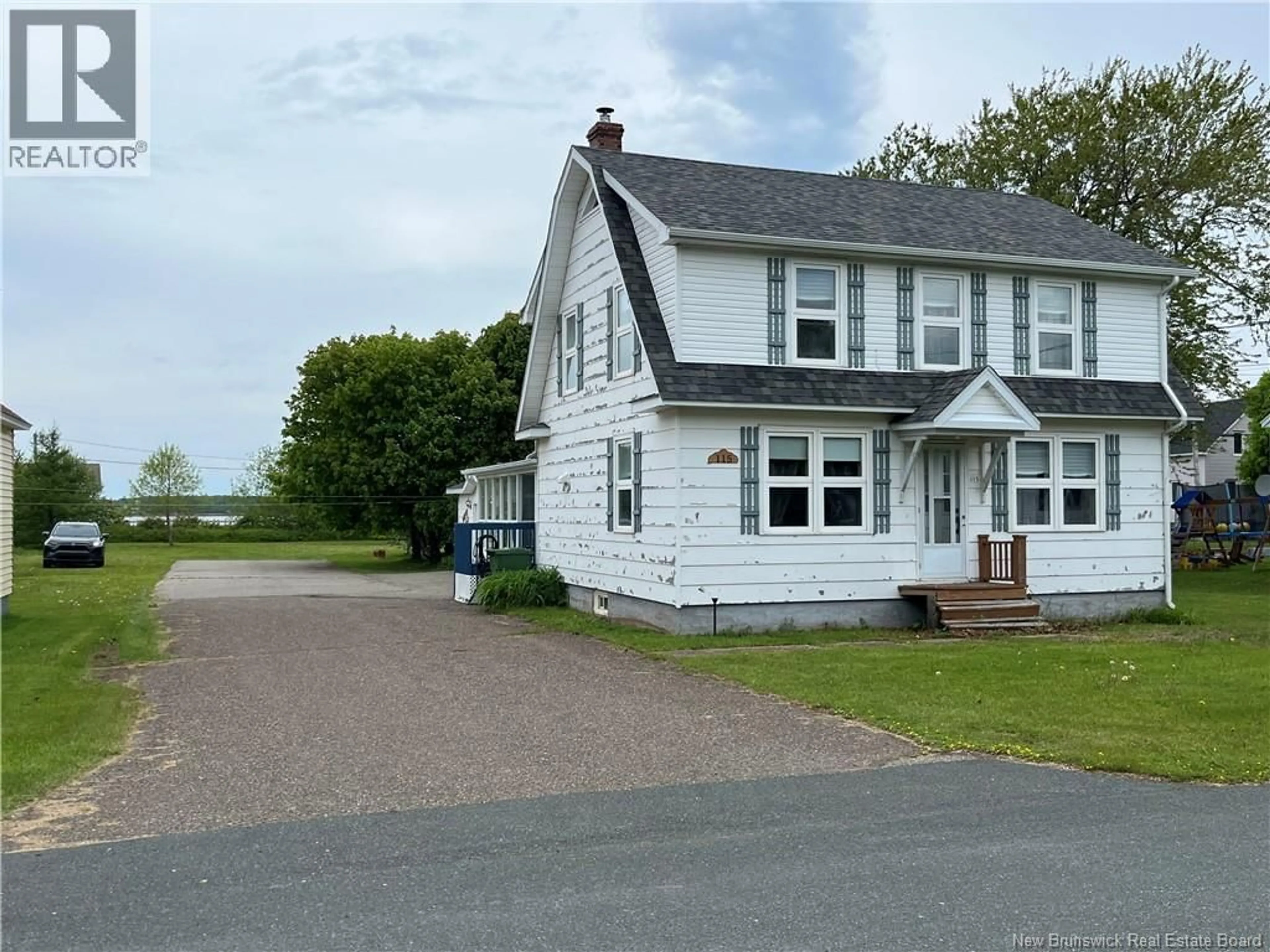 A pic from outside/outdoor area/front of a property/back of a property/a pic from drone, street for 115 DEGRACE, Shippagan New Brunswick E8S1H7