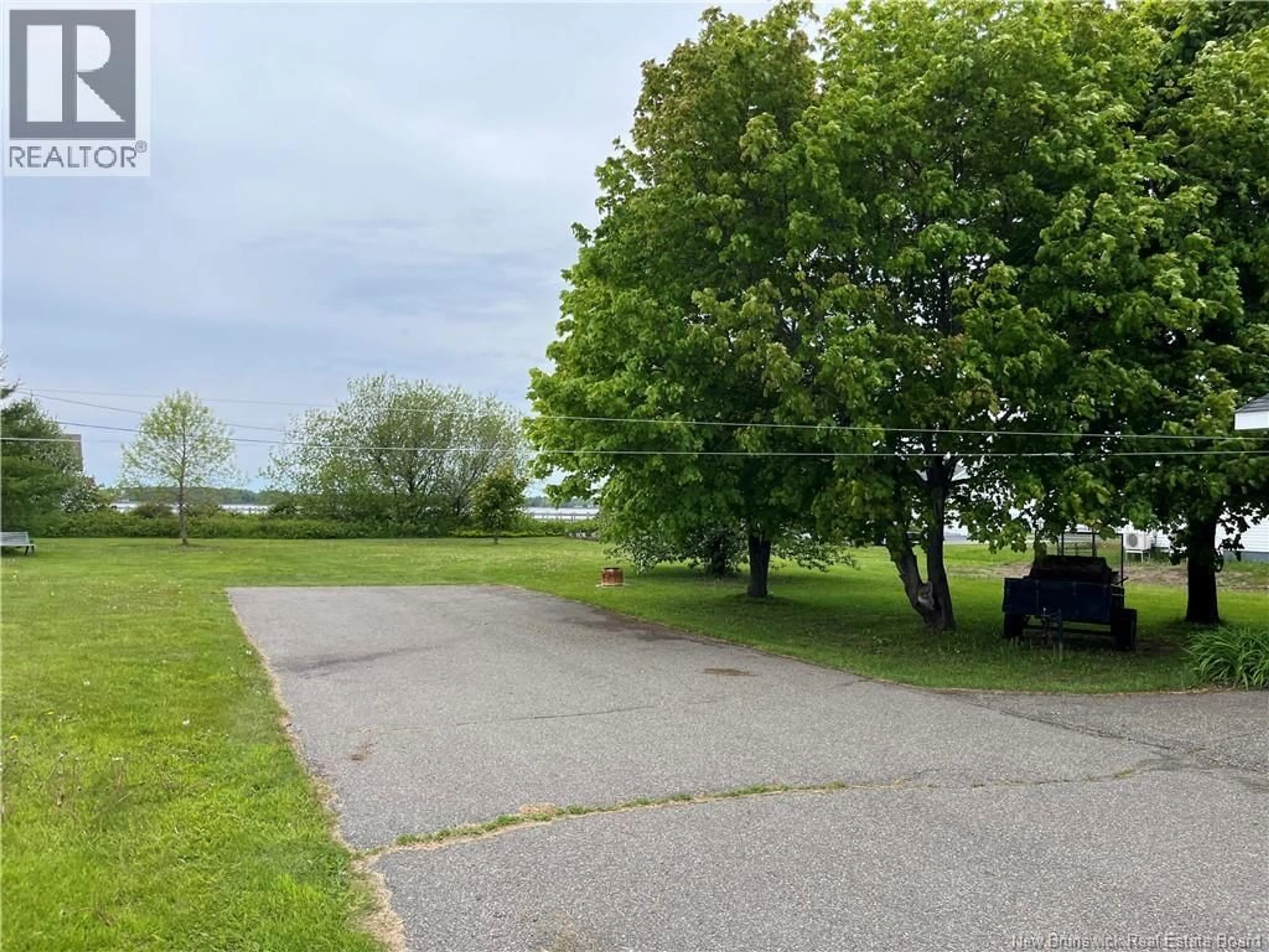 A pic from outside/outdoor area/front of a property/back of a property/a pic from drone, water/lake/river/ocean view for 115 DEGRACE, Shippagan New Brunswick E8S1H7