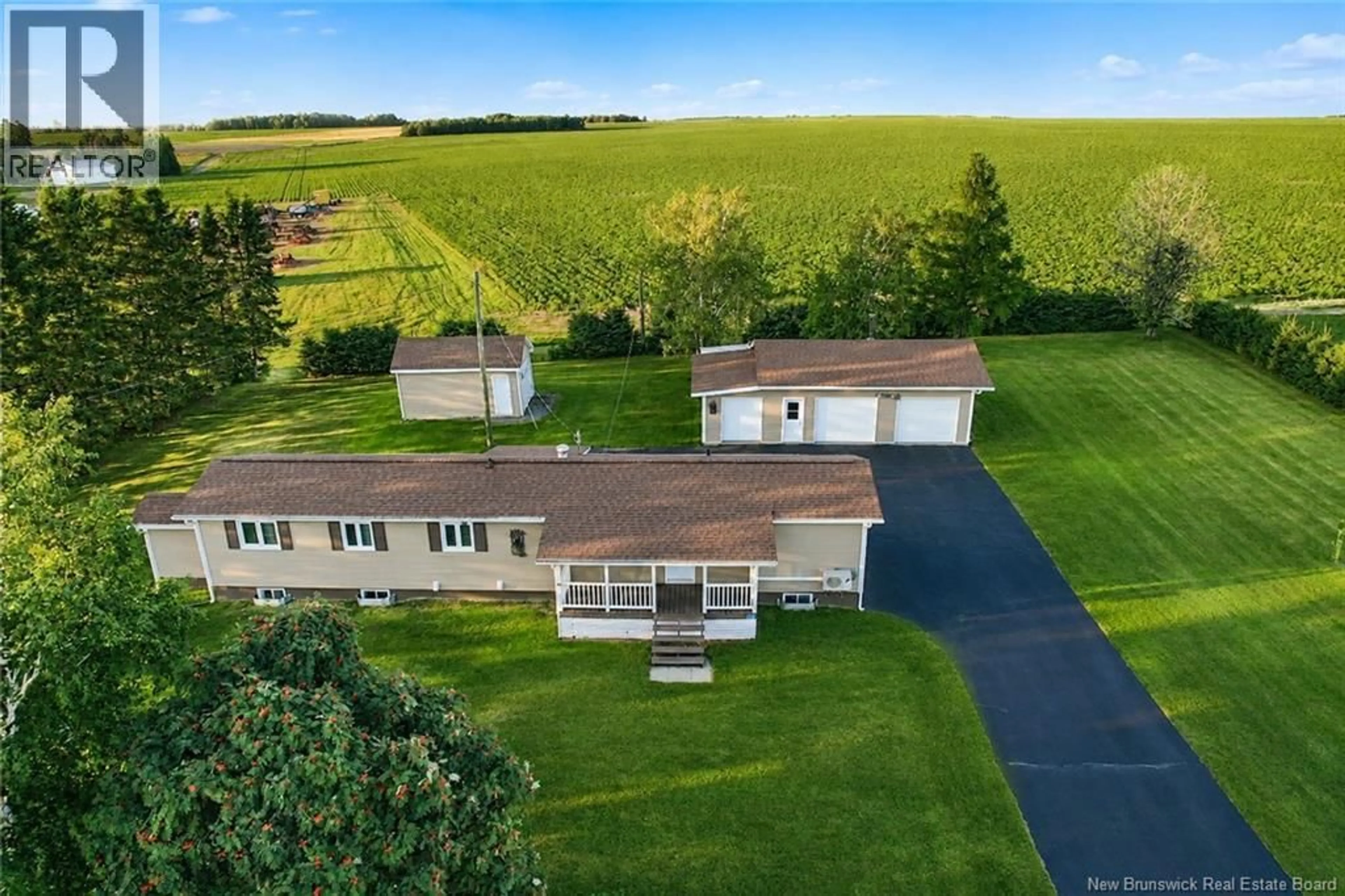 A pic from outside/outdoor area/front of a property/back of a property/a pic from drone, unknown for 370 CH DE L'EGLISE, Saint-André New Brunswick E3Y2X5