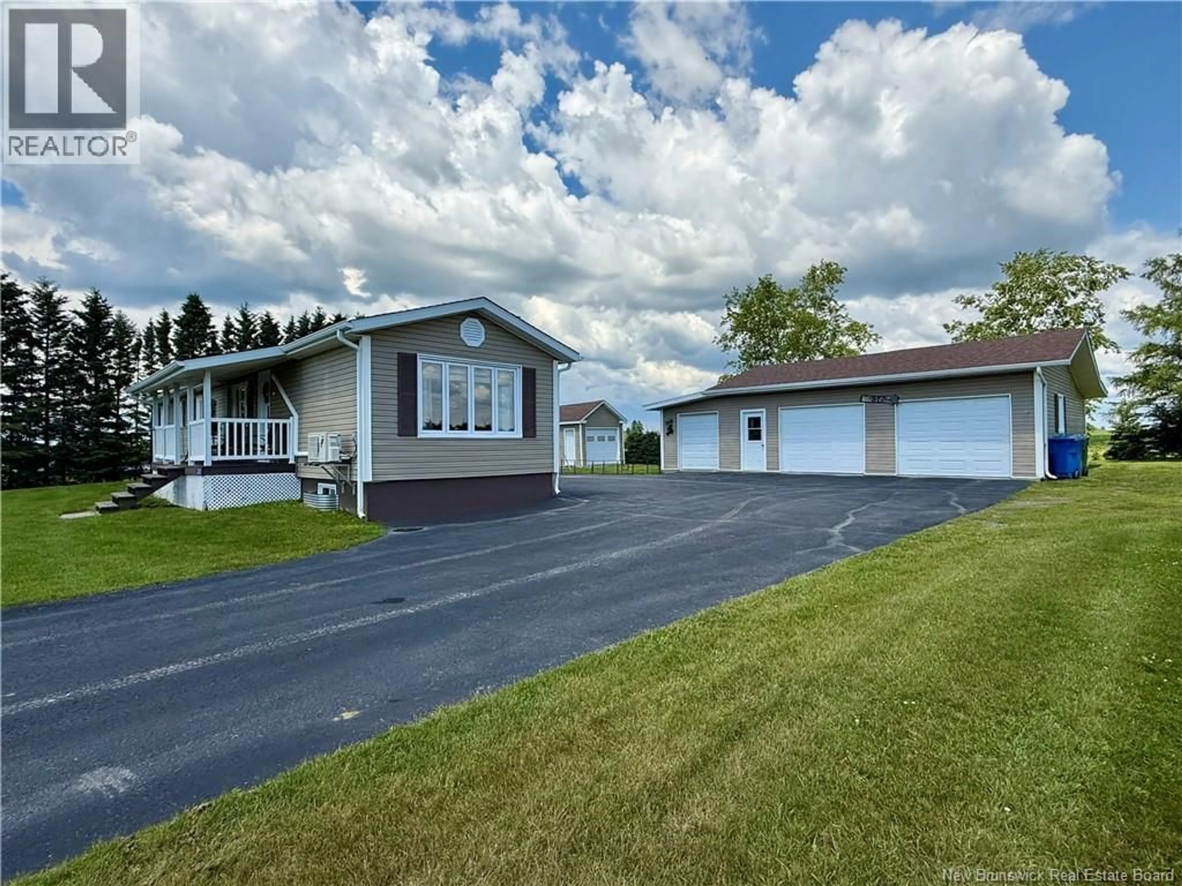 Home with vinyl exterior material, unknown for 370 CH DE L'EGLISE, Saint-André New Brunswick E3Y2X5