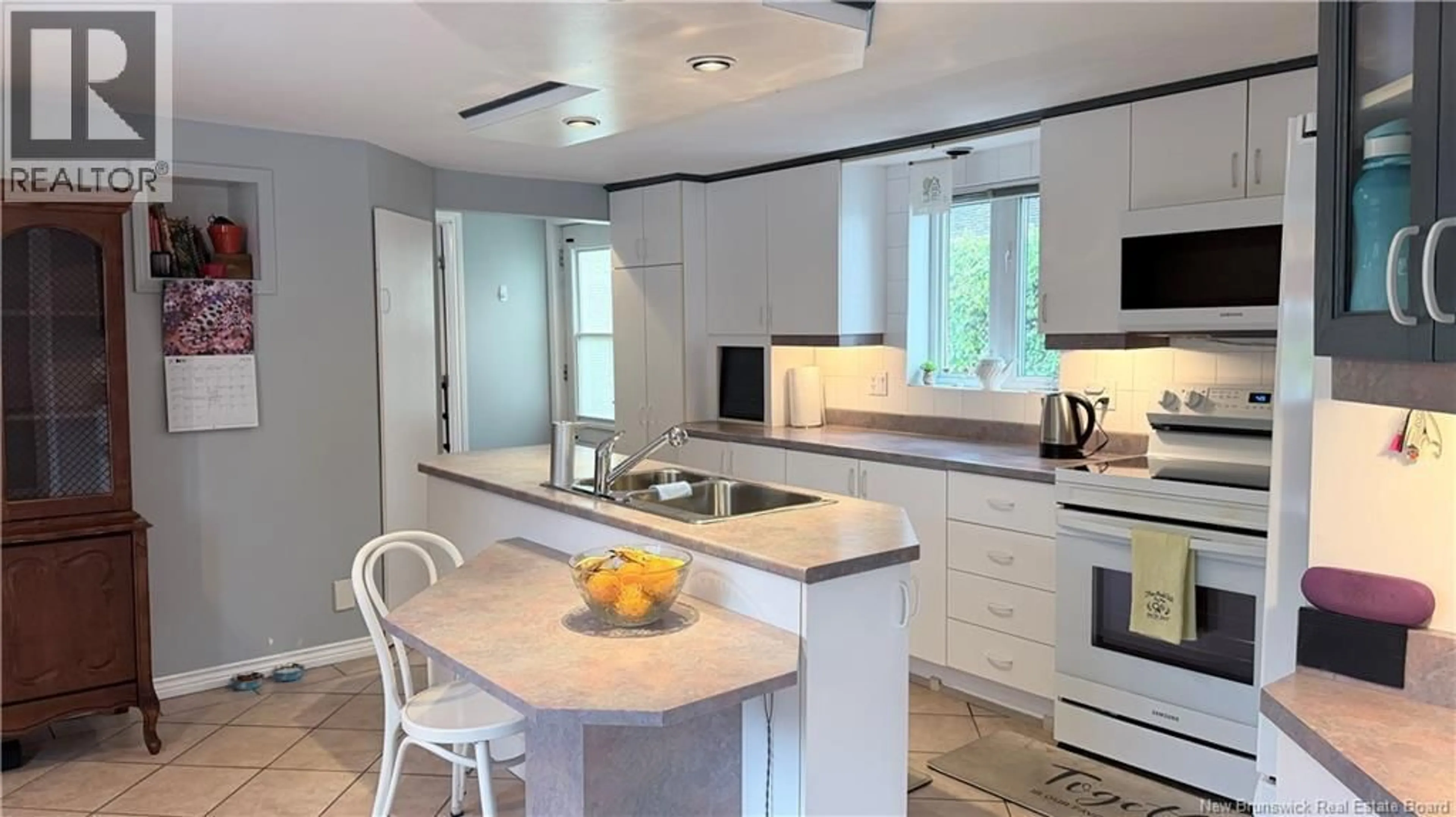 Contemporary kitchen, unknown for 4 DES ERABLES, Clair New Brunswick E7A2B5