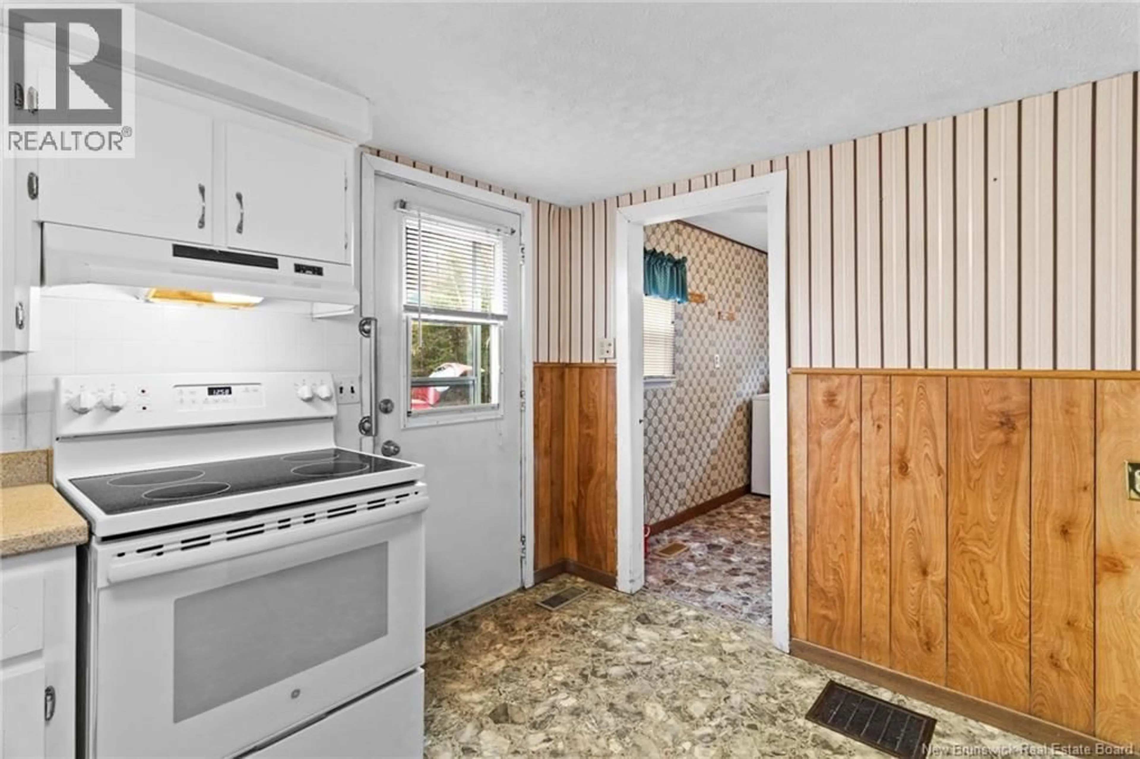 Standard kitchen, ceramic/tile floor for 44 STEENBERRICK COURT, Zealand New Brunswick E6L1E9