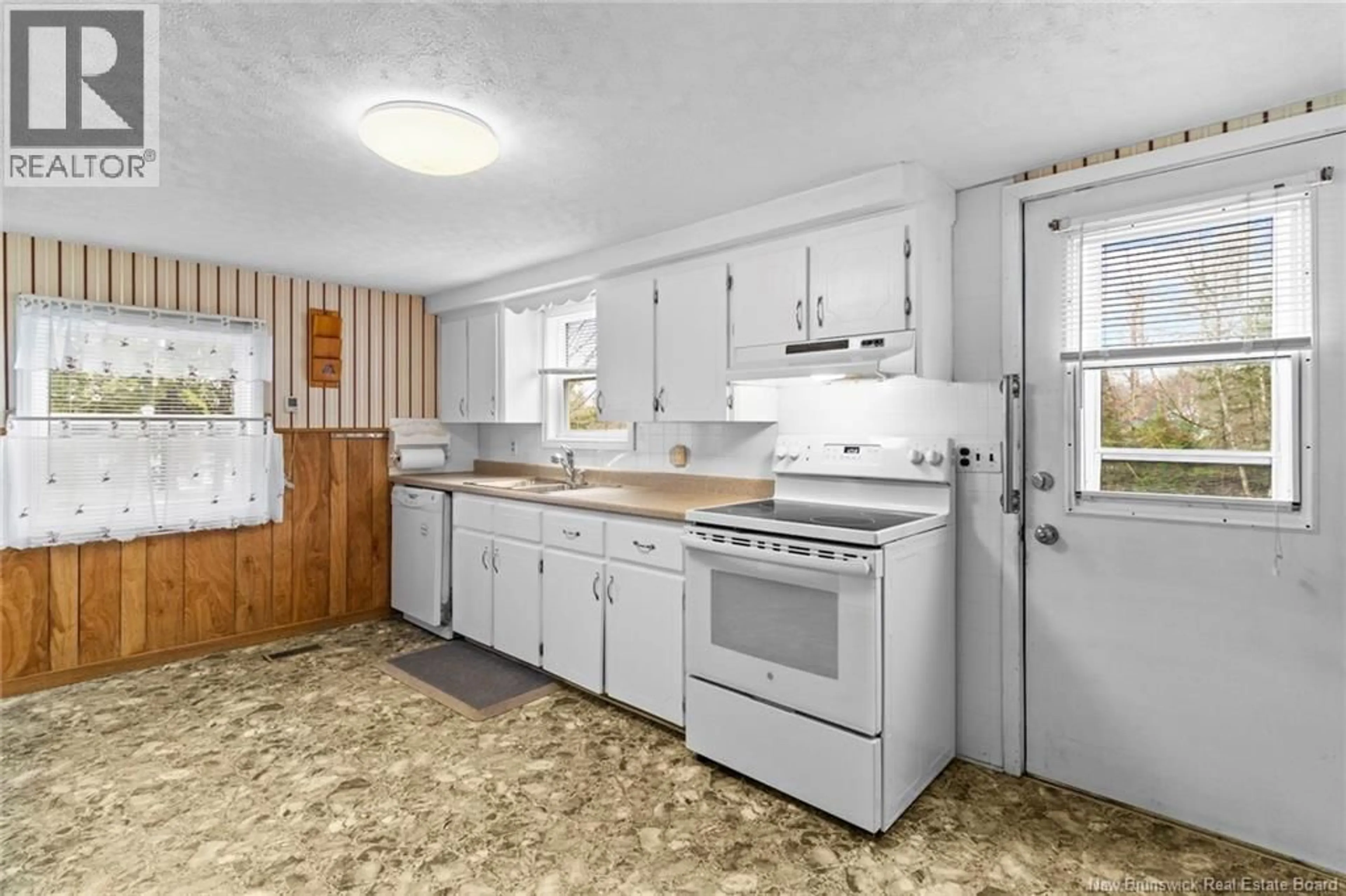Standard kitchen, unknown for 44 STEENBERRICK COURT, Zealand New Brunswick E6L1E9