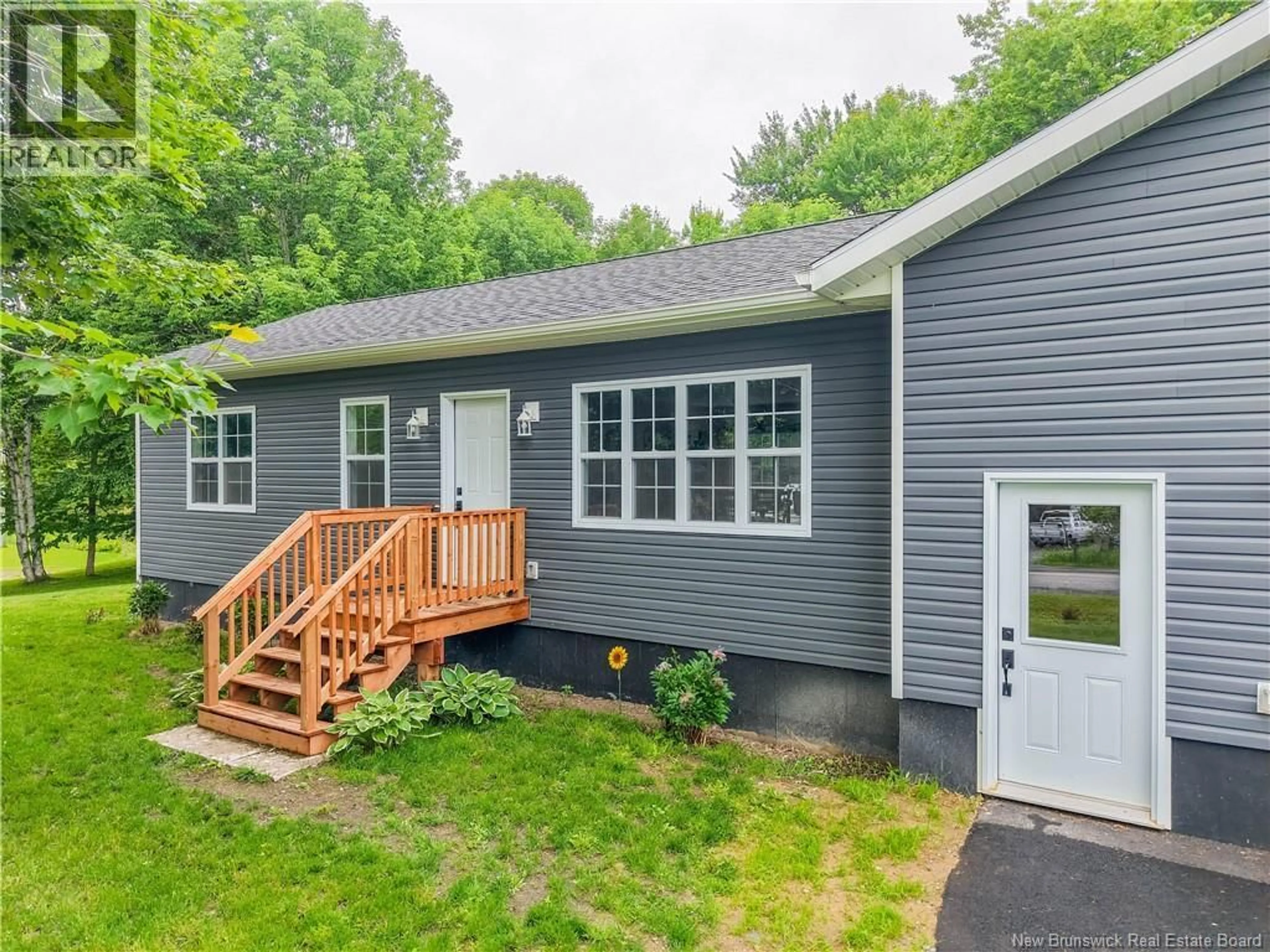 Home with vinyl exterior material, street for 220 ROUTE 105, Southampton New Brunswick E6G1J6