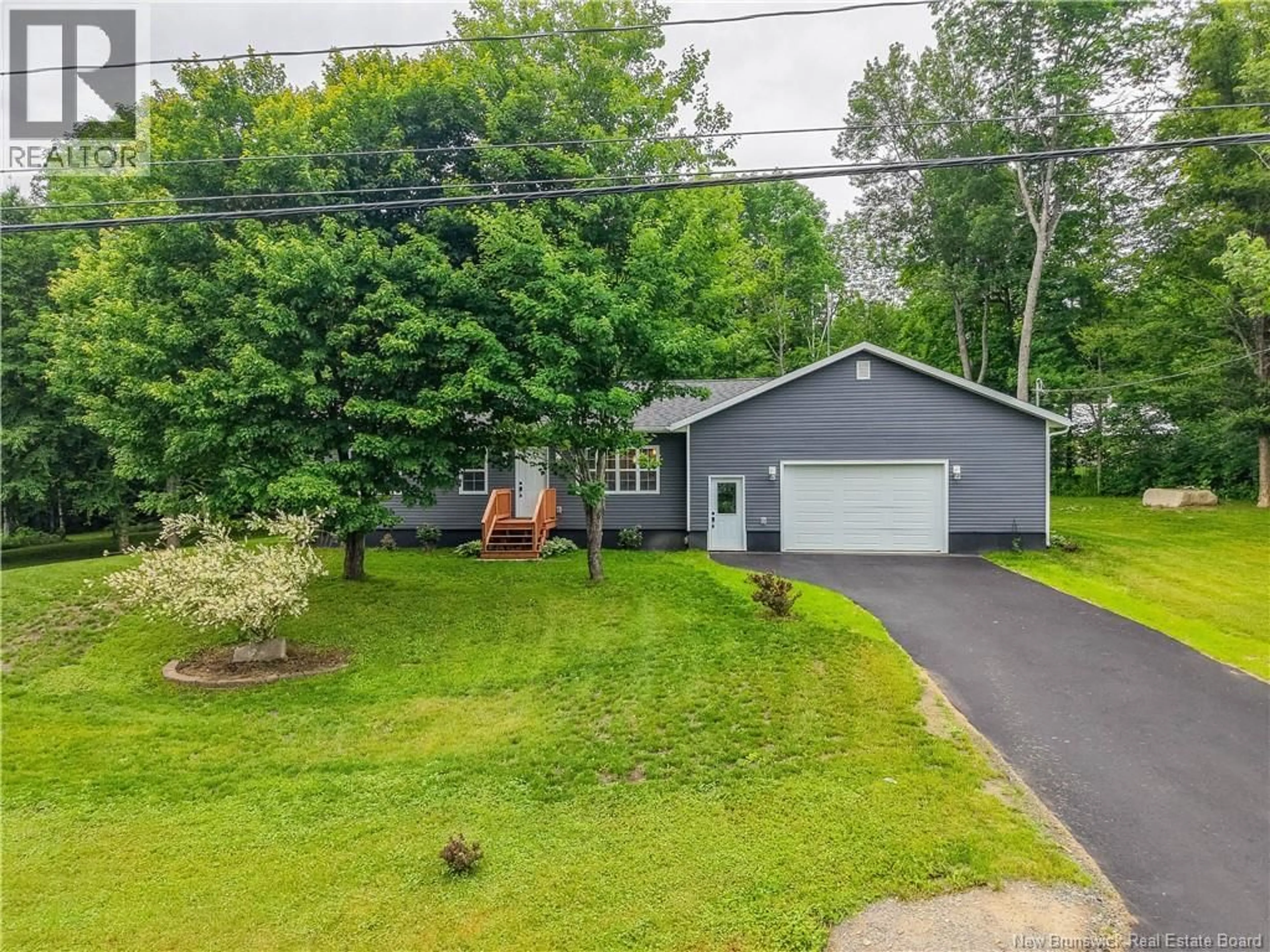 A pic from outside/outdoor area/front of a property/back of a property/a pic from drone, street for 220 ROUTE 105, Southampton New Brunswick E6G1J6