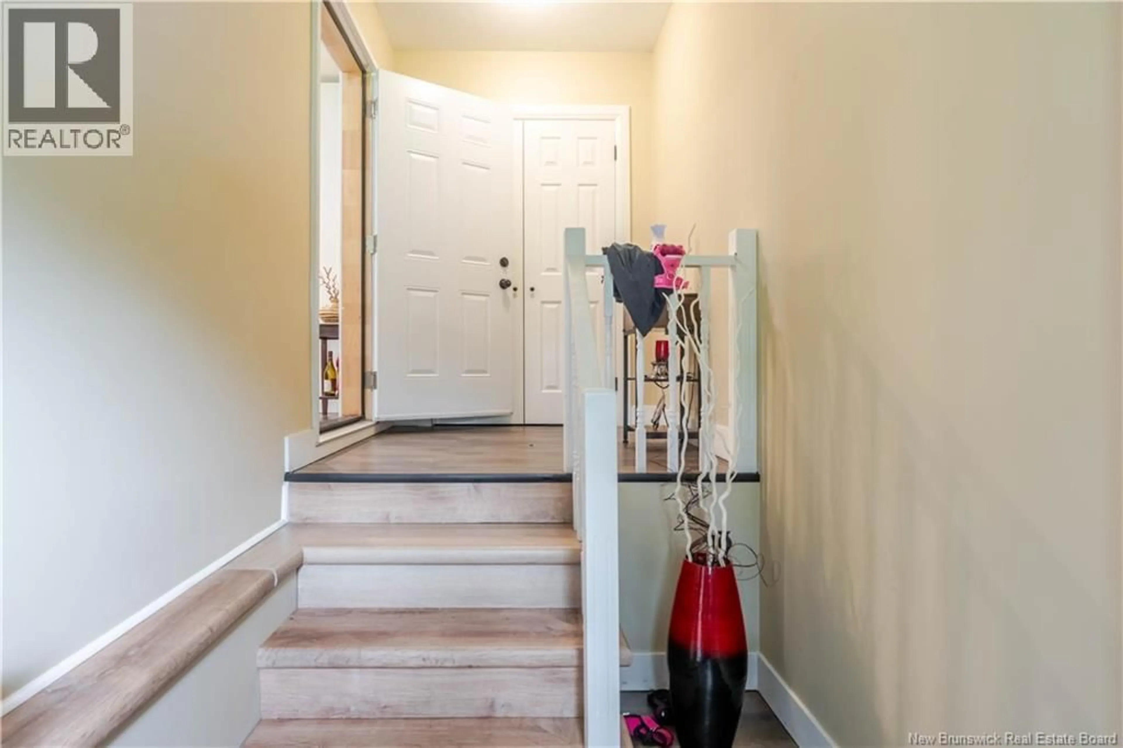 Indoor entryway for 220 ROUTE 105, Southampton New Brunswick E6G1J6