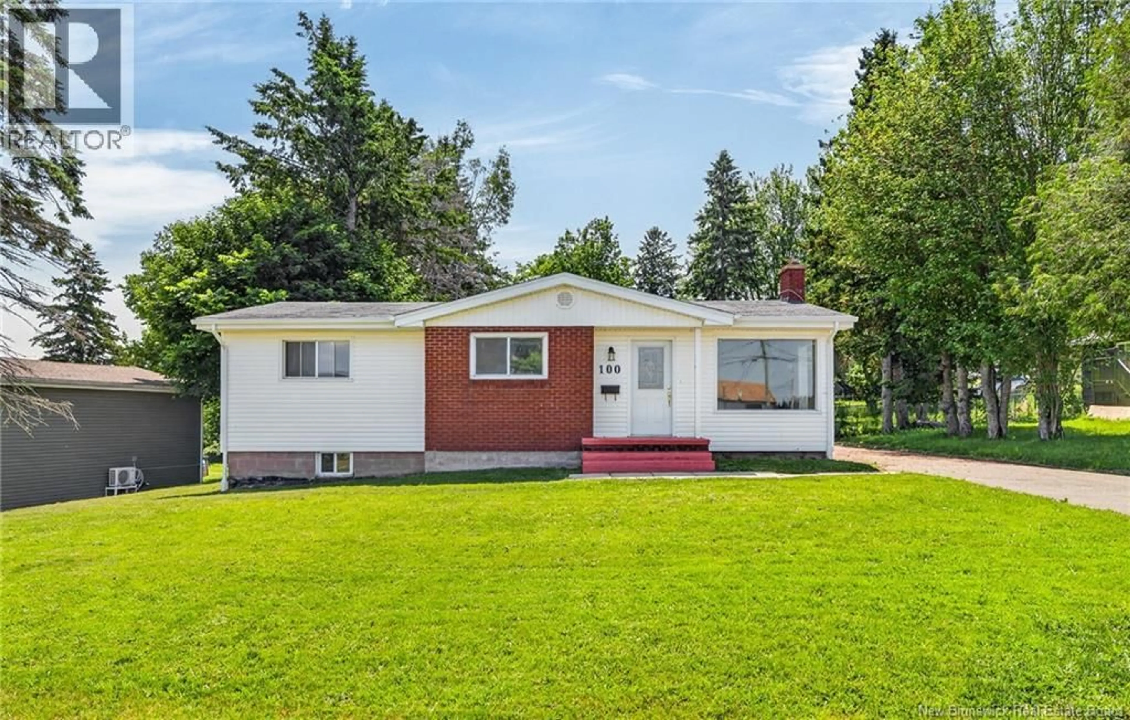 Home with vinyl exterior material, street for 100 ARTHUR STREET, Memramcook New Brunswick E4K1Z8