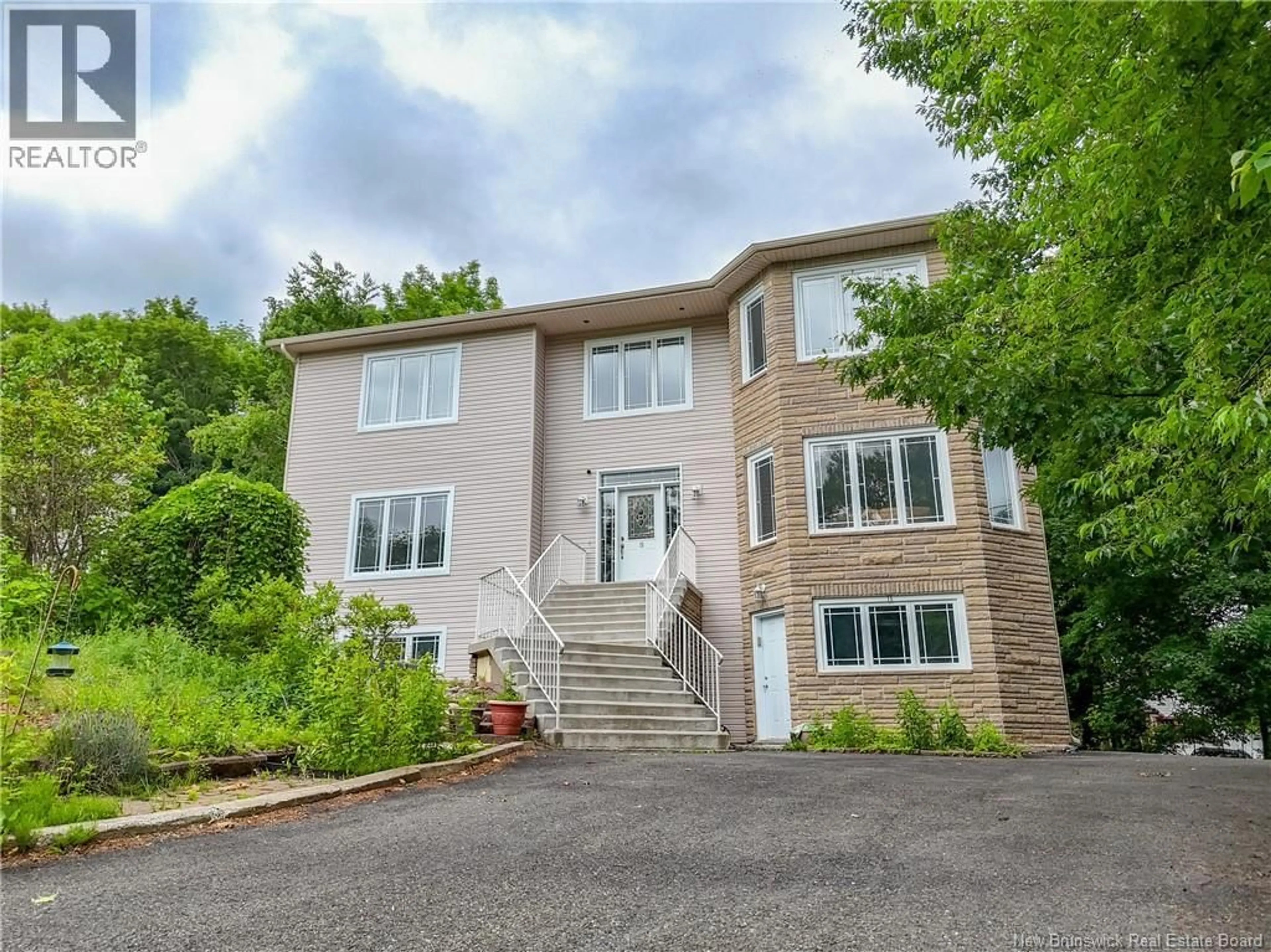 Unknown for 15 GERVAIS COURT, Fredericton New Brunswick E3C1L4