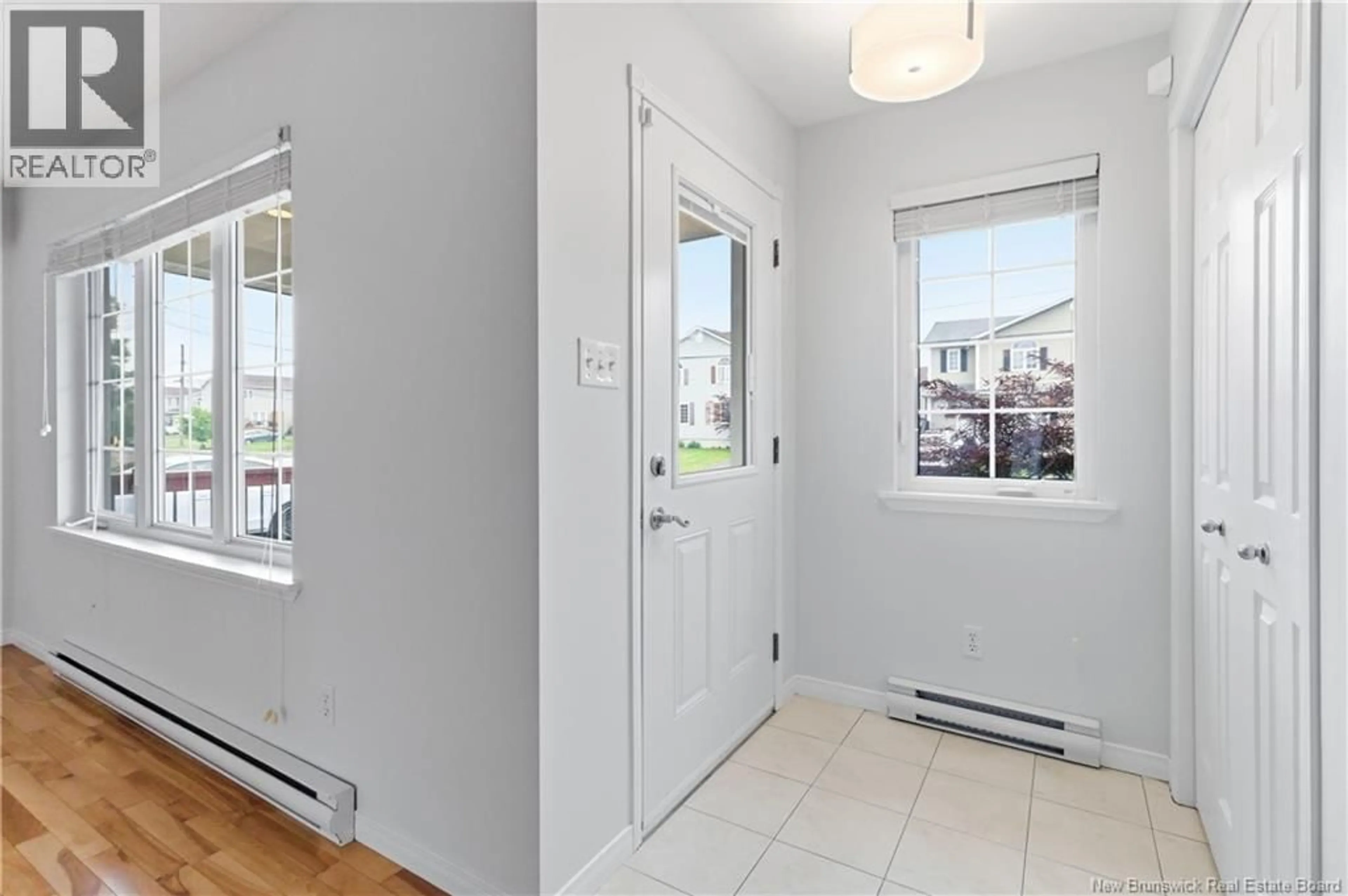 Indoor entryway for 88 HAMPTON STREET, Moncton New Brunswick E1G5H2