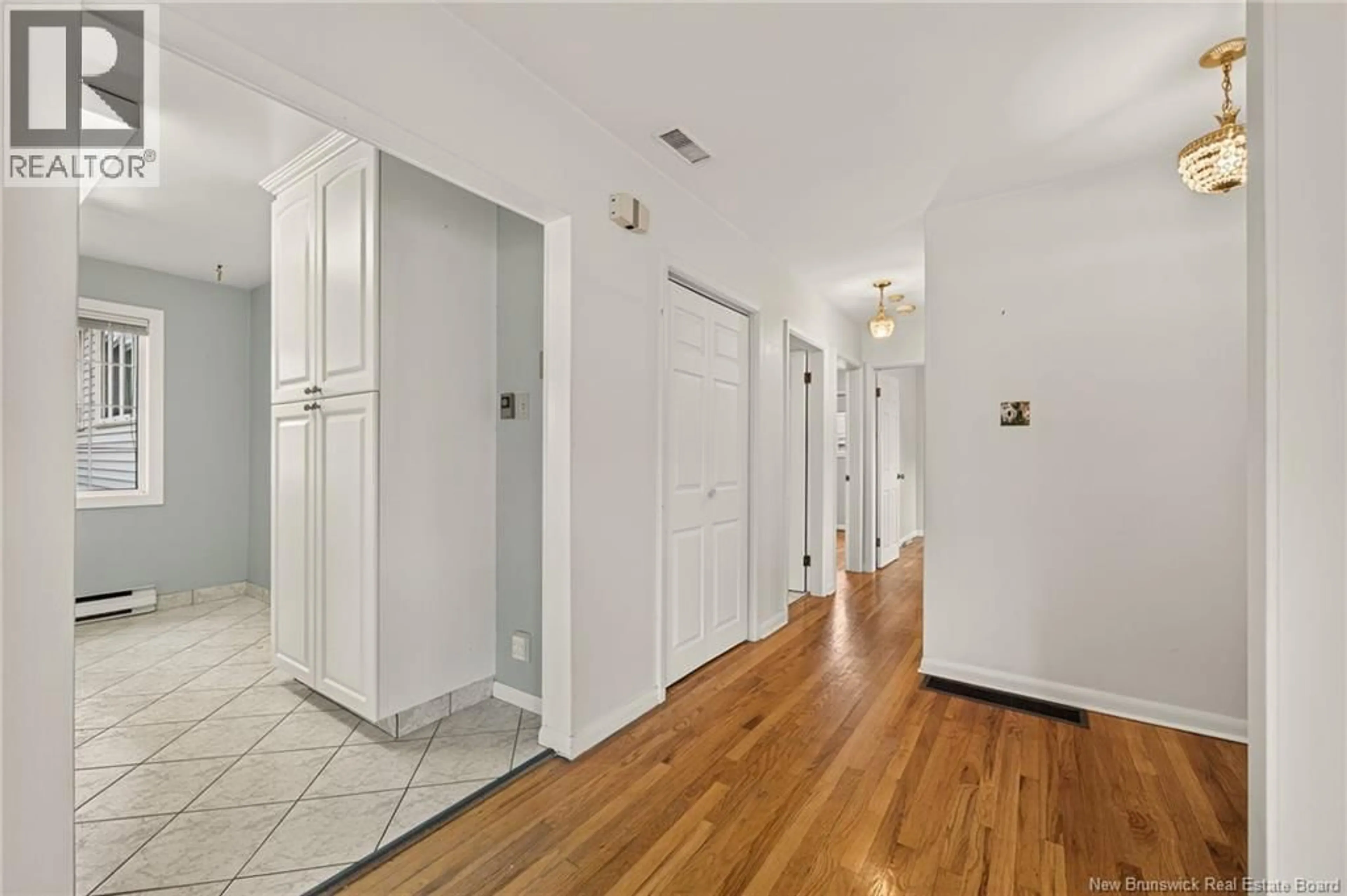 Indoor foyer for 18 CARNEY, Moncton New Brunswick E1C4H5