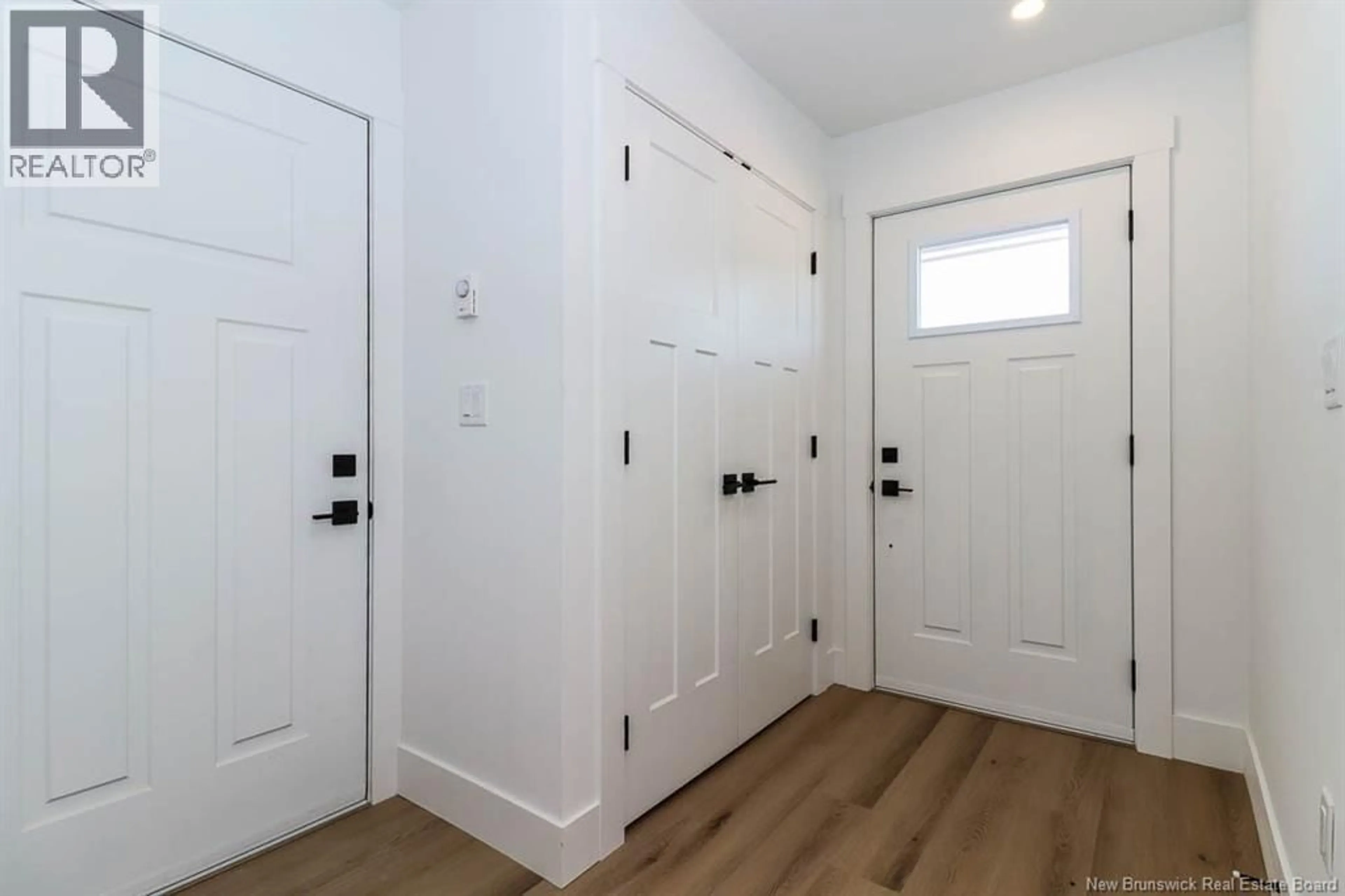 Indoor entryway for 41 DOWNSVIEW DRIVE, Saint John New Brunswick E2M7X4