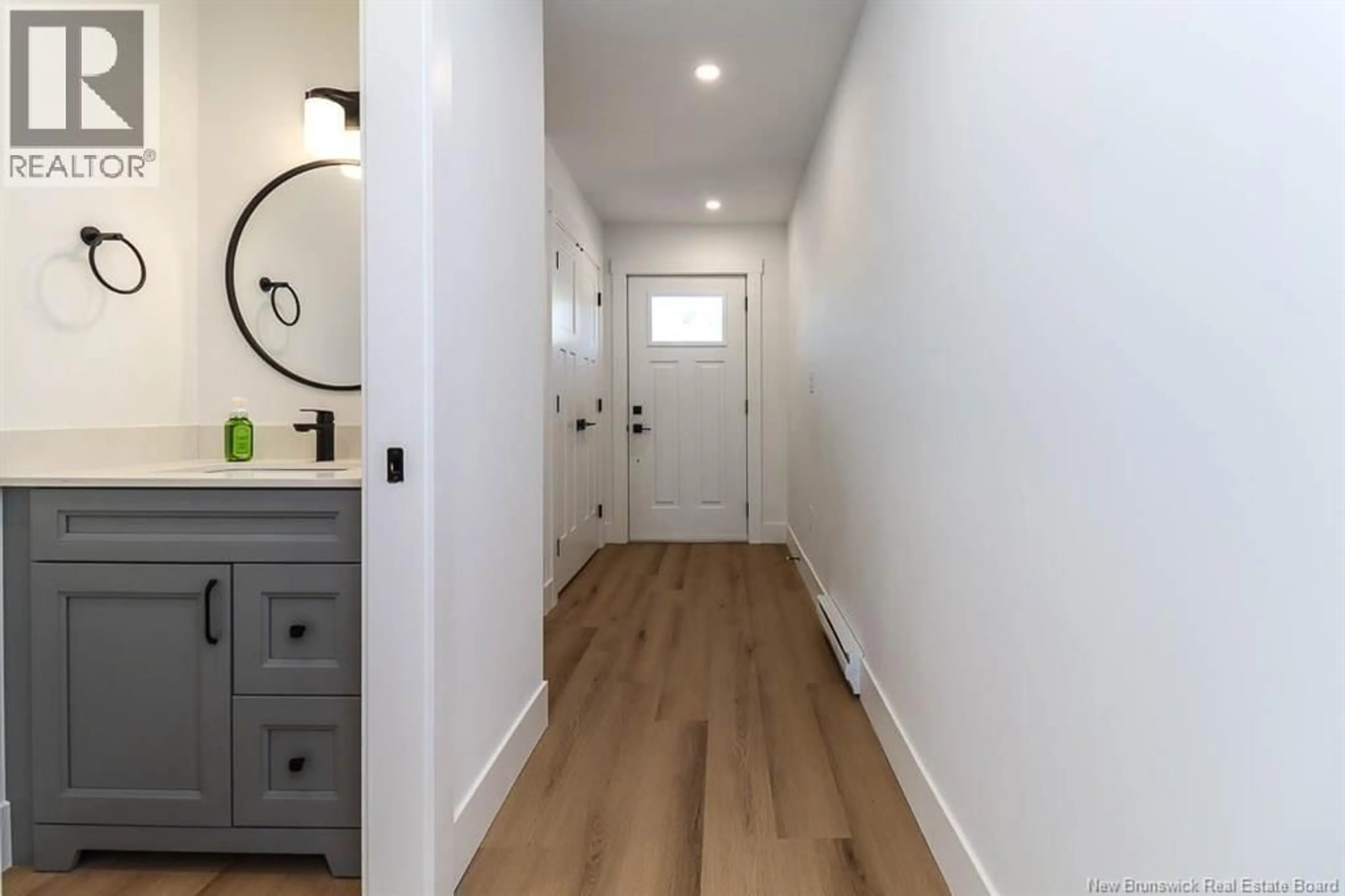 Indoor entryway for 41 DOWNSVIEW DRIVE, Saint John New Brunswick E2M7X4