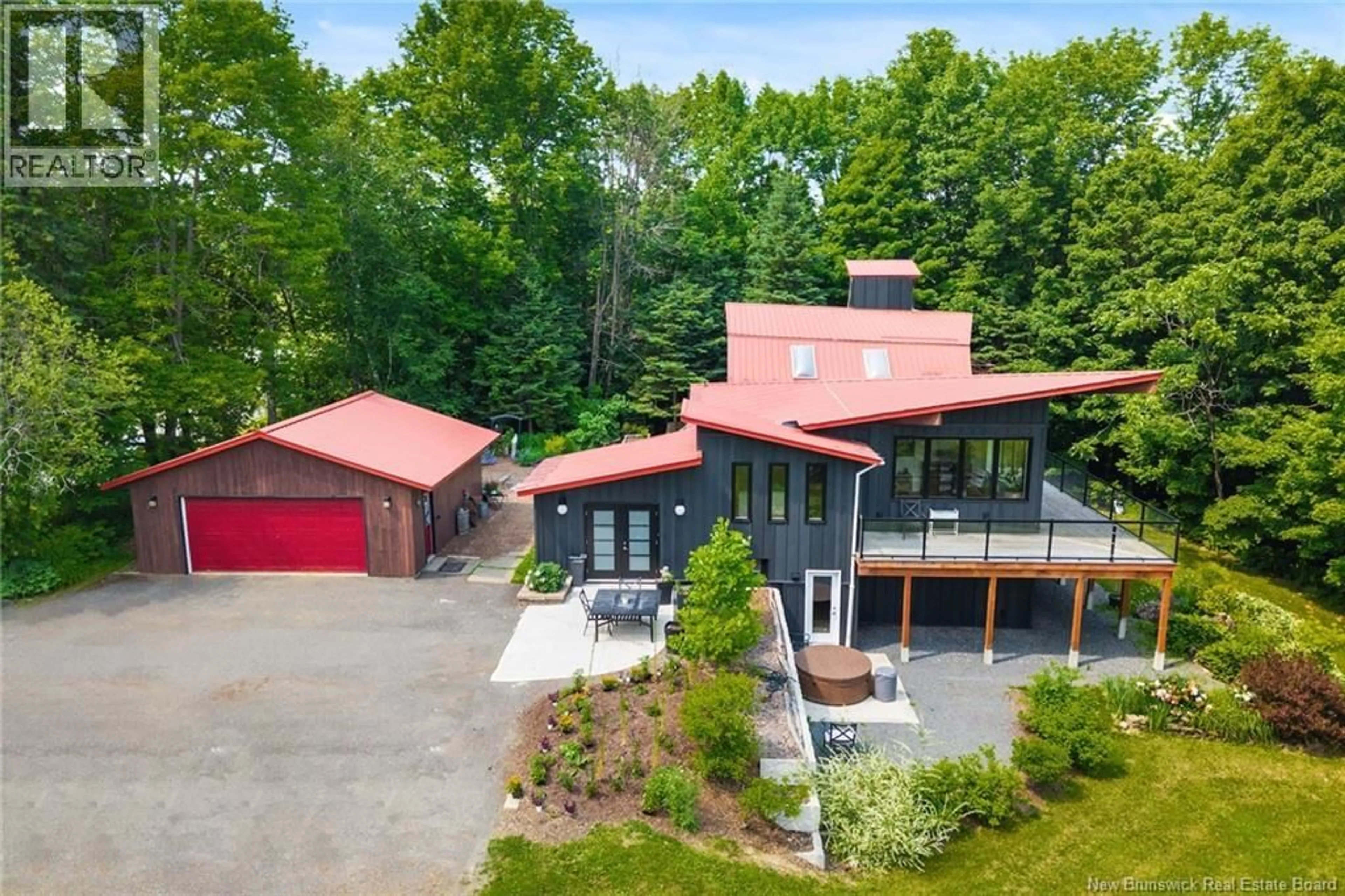A pic from outside/outdoor area/front of a property/back of a property/a pic from drone, unknown for 329 RIVERVIEW DRIVE, Florenceville-Bristol New Brunswick E7L3N1