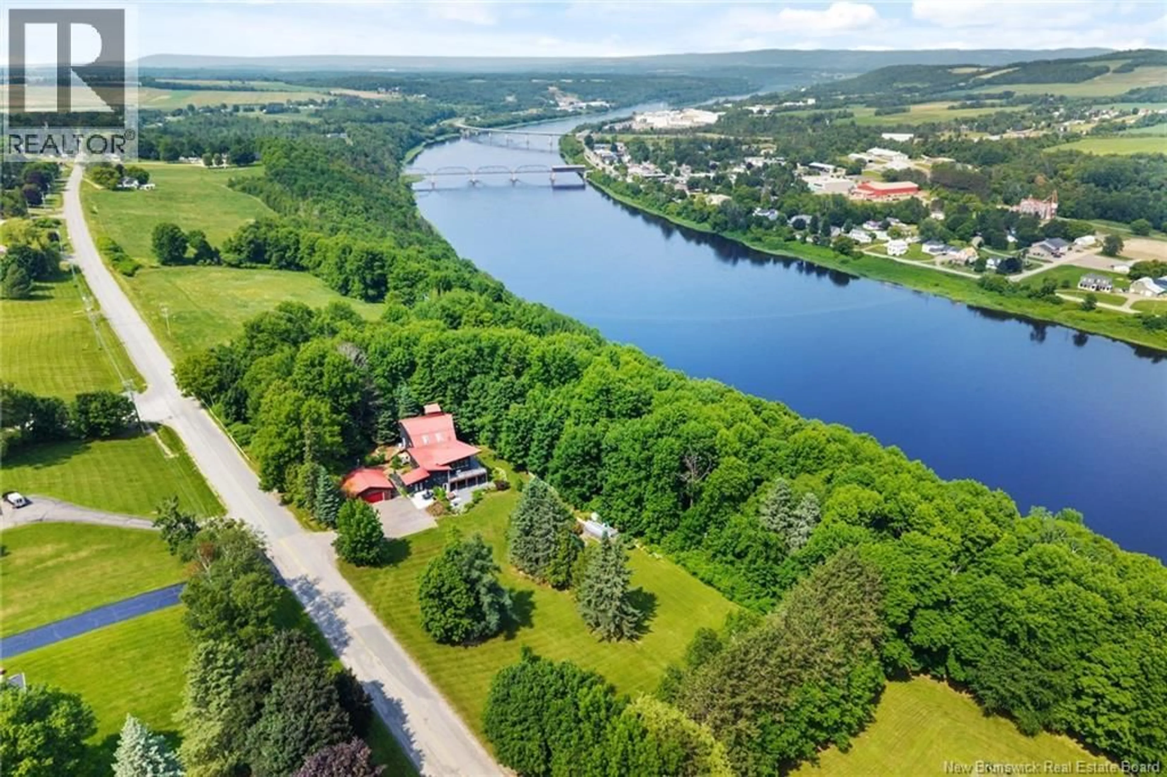 A pic from outside/outdoor area/front of a property/back of a property/a pic from drone, water/lake/river/ocean view for 329 RIVERVIEW DRIVE, Florenceville-Bristol New Brunswick E7L3N1