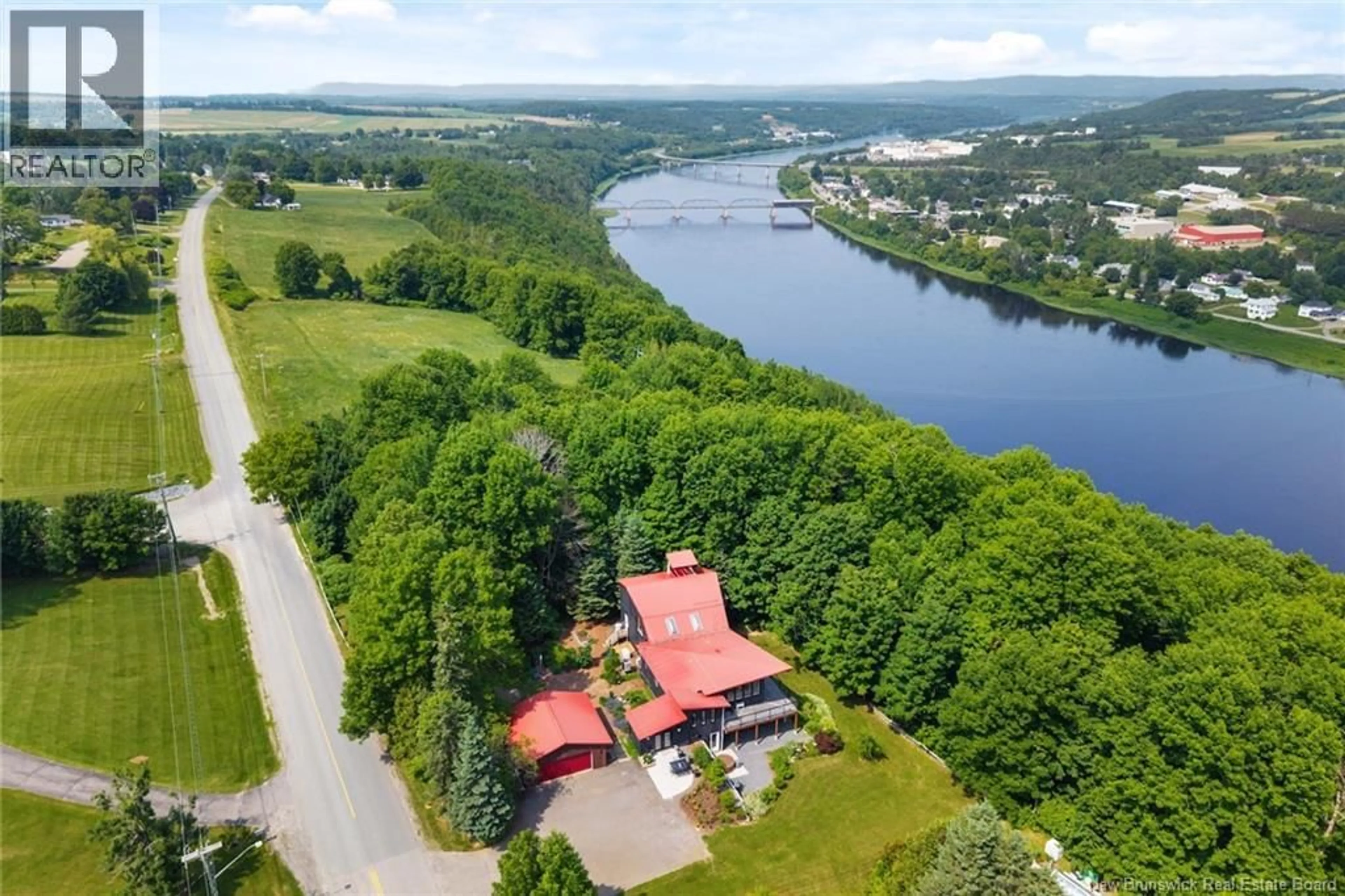 A pic from outside/outdoor area/front of a property/back of a property/a pic from drone, water/lake/river/ocean view for 329 RIVERVIEW DRIVE, Florenceville-Bristol New Brunswick E7L3N1
