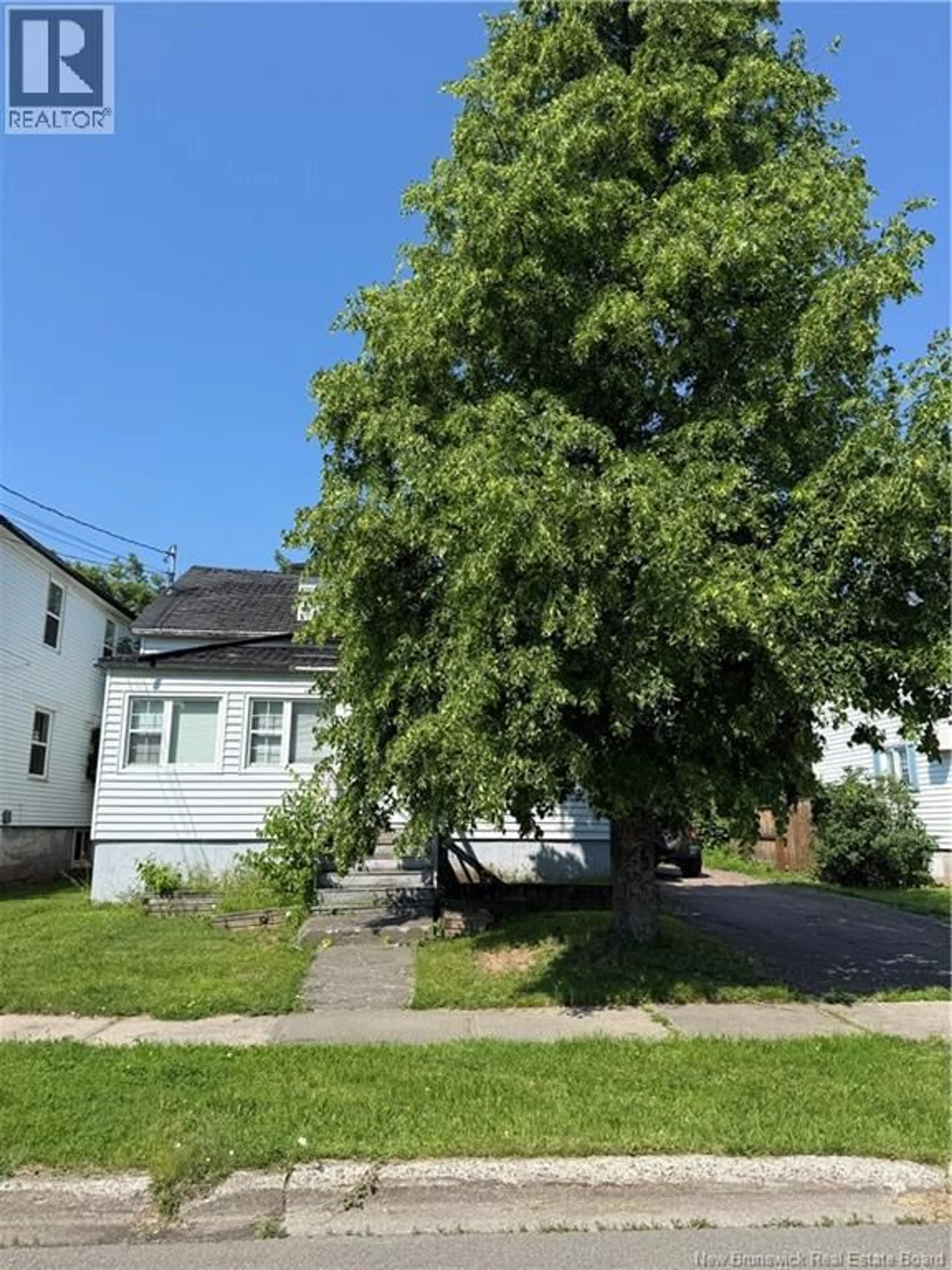 A pic from outside/outdoor area/front of a property/back of a property/a pic from drone, street for 62 DERBY STREET, Moncton New Brunswick E1C6Y7