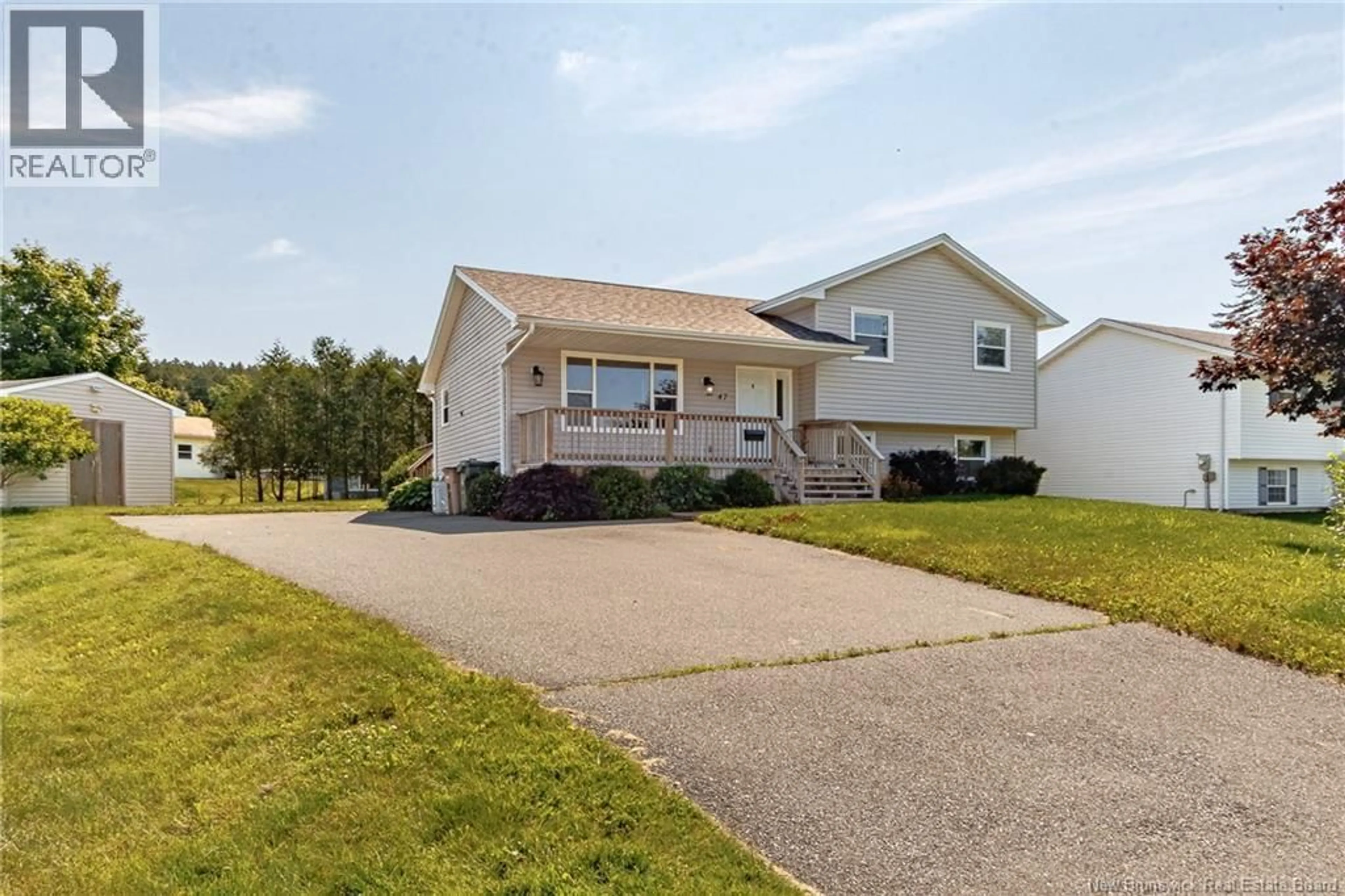 Home with vinyl exterior material, unknown for 47 GLENWOOD DRIVE, Saint John New Brunswick E2M5P3