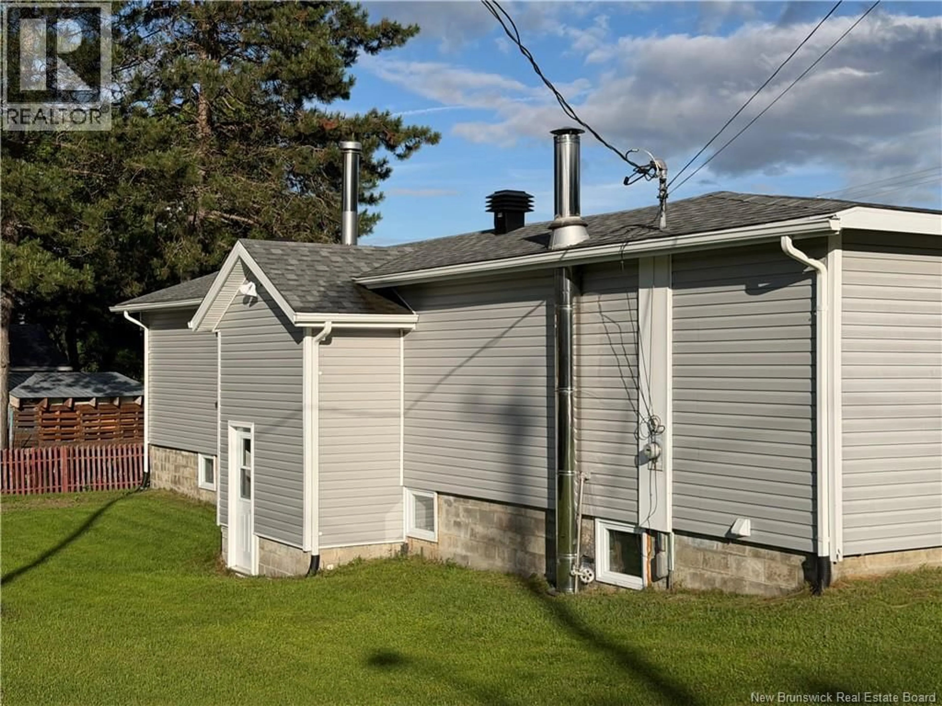 Shed for 4 ST-JEAN STREET, Saint-François-de-Madawaska New Brunswick E7A1E8