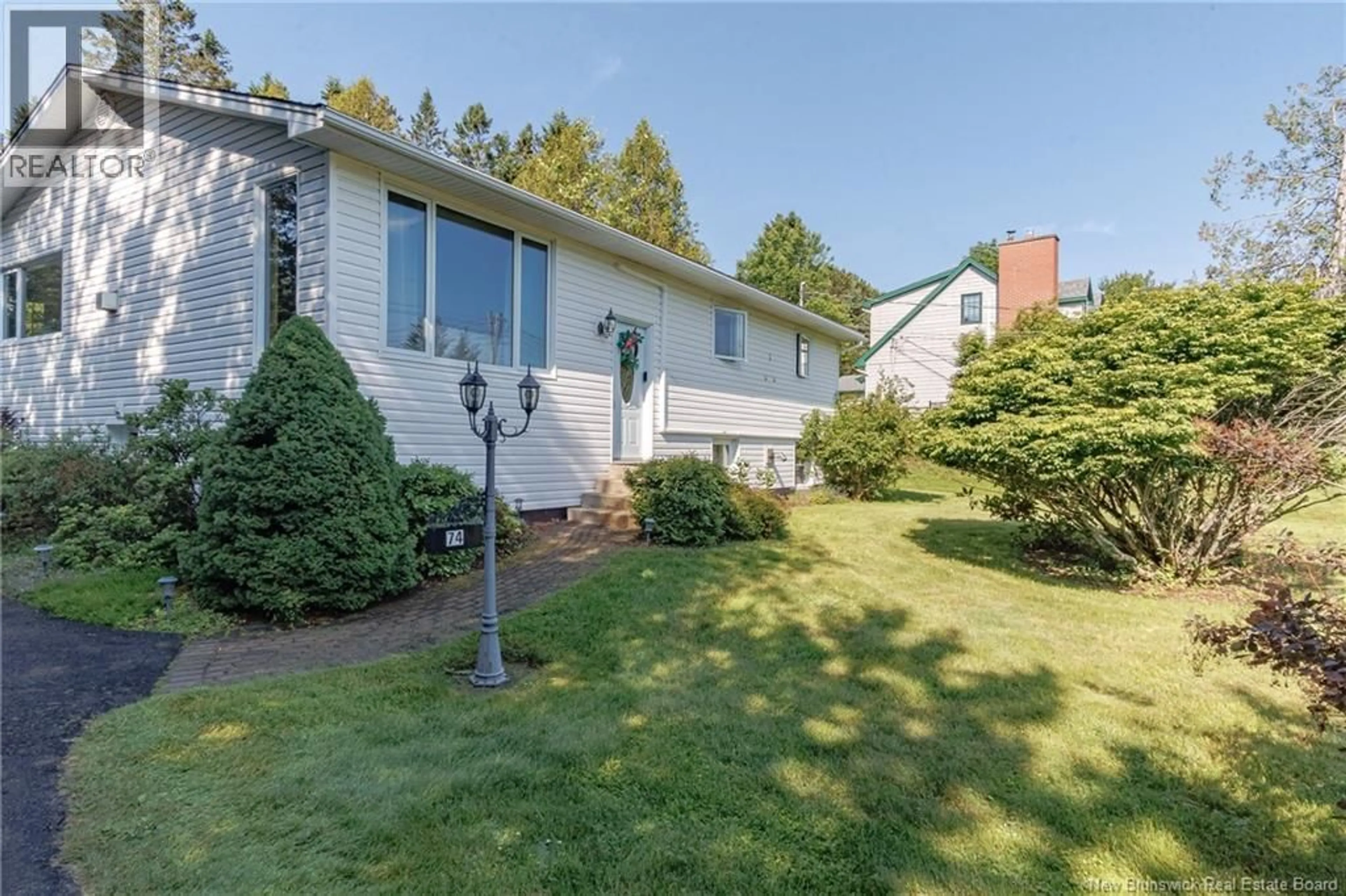 Home with vinyl exterior material, unknown for 74 QUISPAMSIS ROAD, Quispamsis New Brunswick E2E1N7