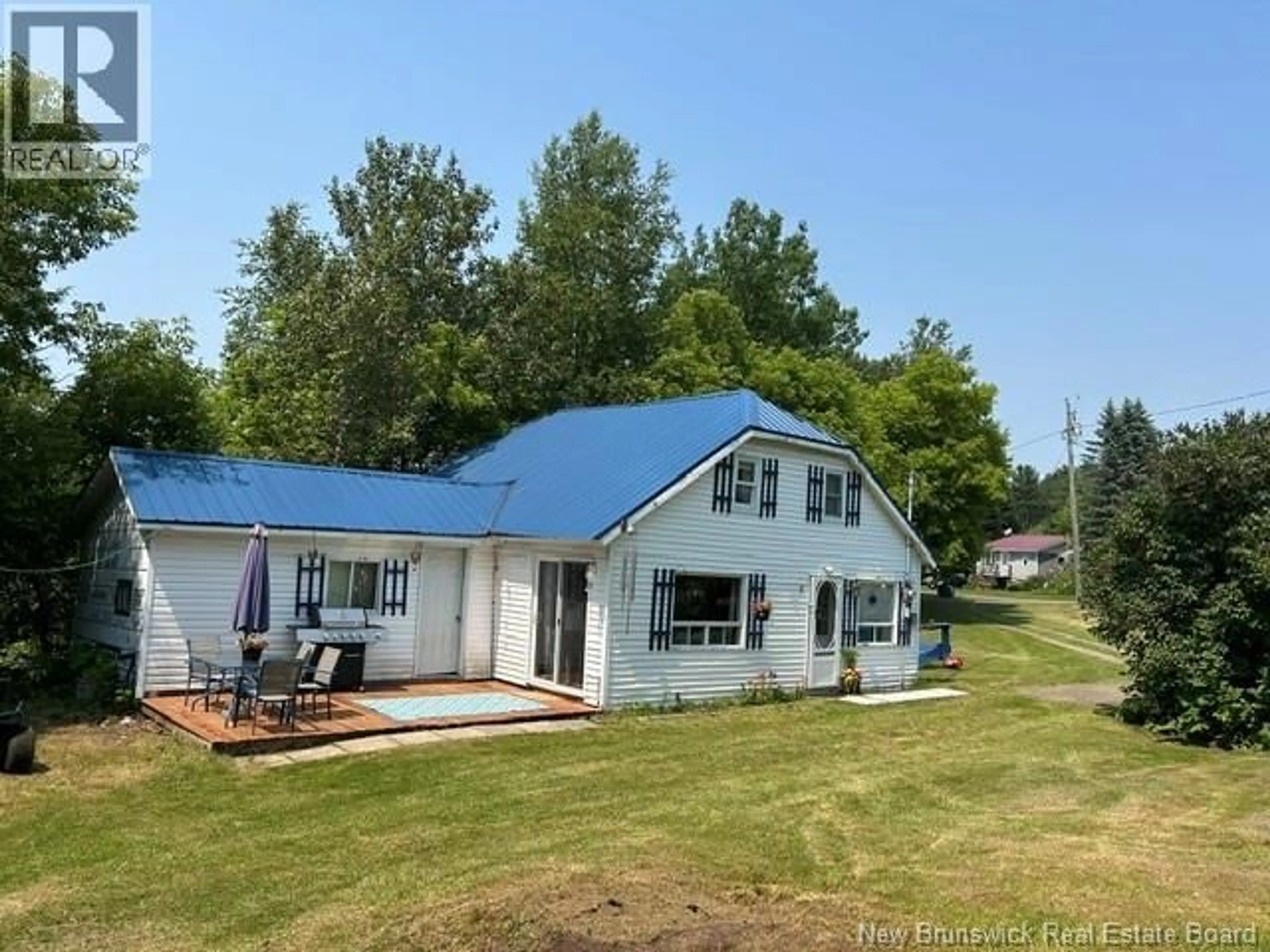 A pic from outside/outdoor area/front of a property/back of a property/a pic from drone, unknown for 111 WATER STREET, Bath New Brunswick E7J1E8