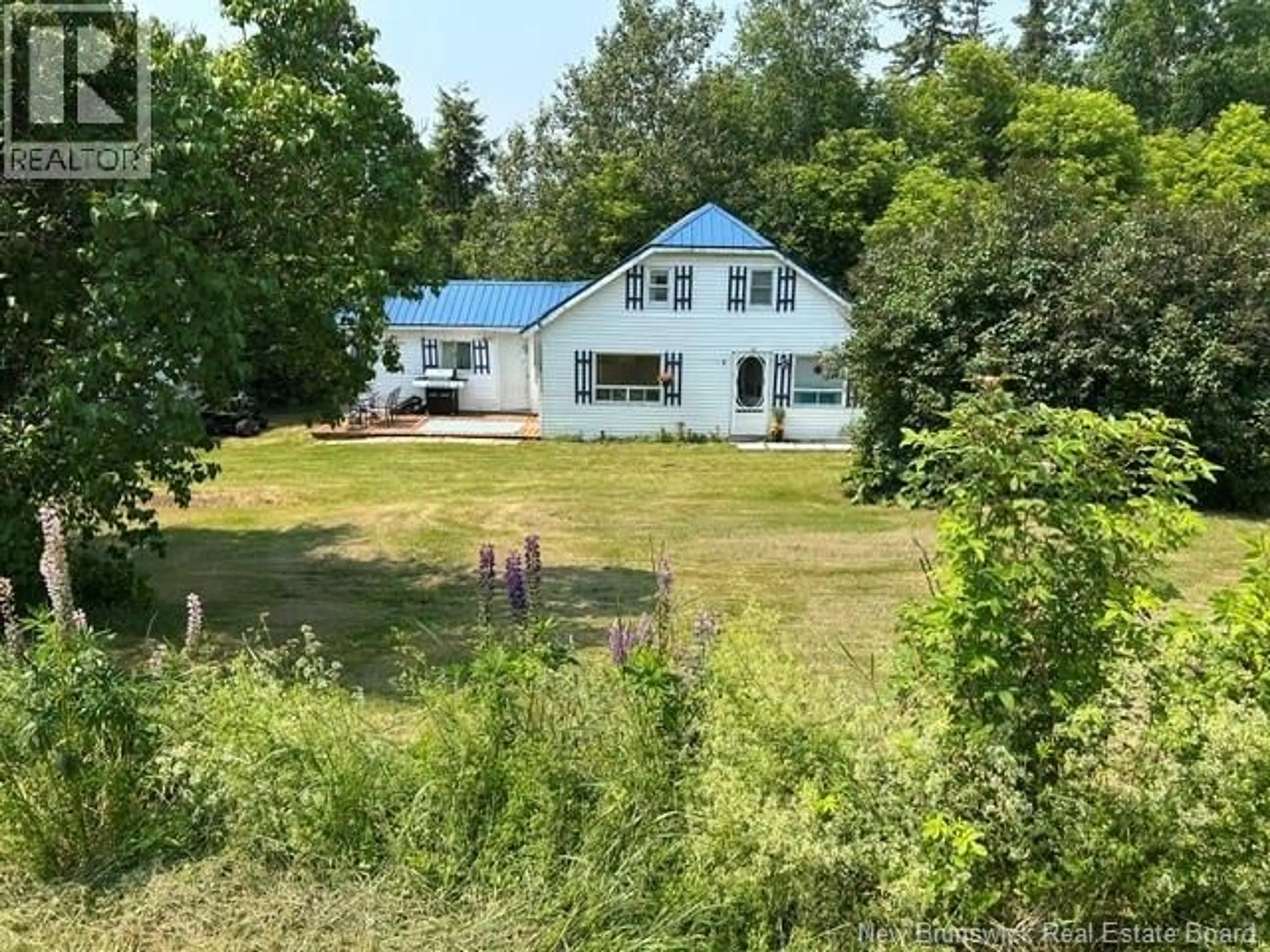 A pic from outside/outdoor area/front of a property/back of a property/a pic from drone, unknown for 111 WATER STREET, Bath New Brunswick E7J1E8