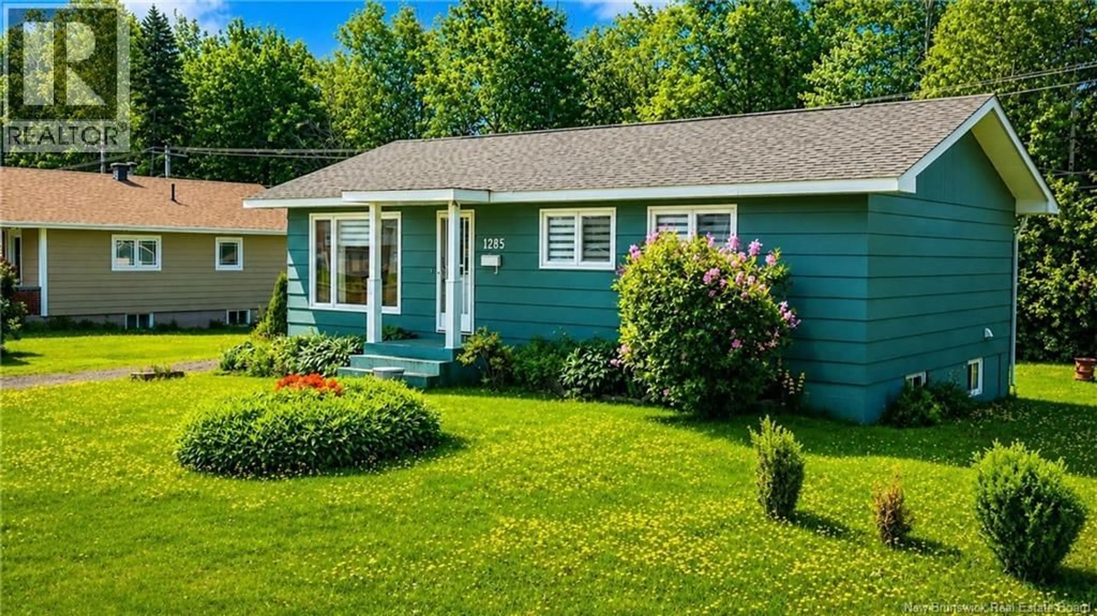 Home with vinyl exterior material, street for 1285 VANIER, Bathurst New Brunswick E2A3N6