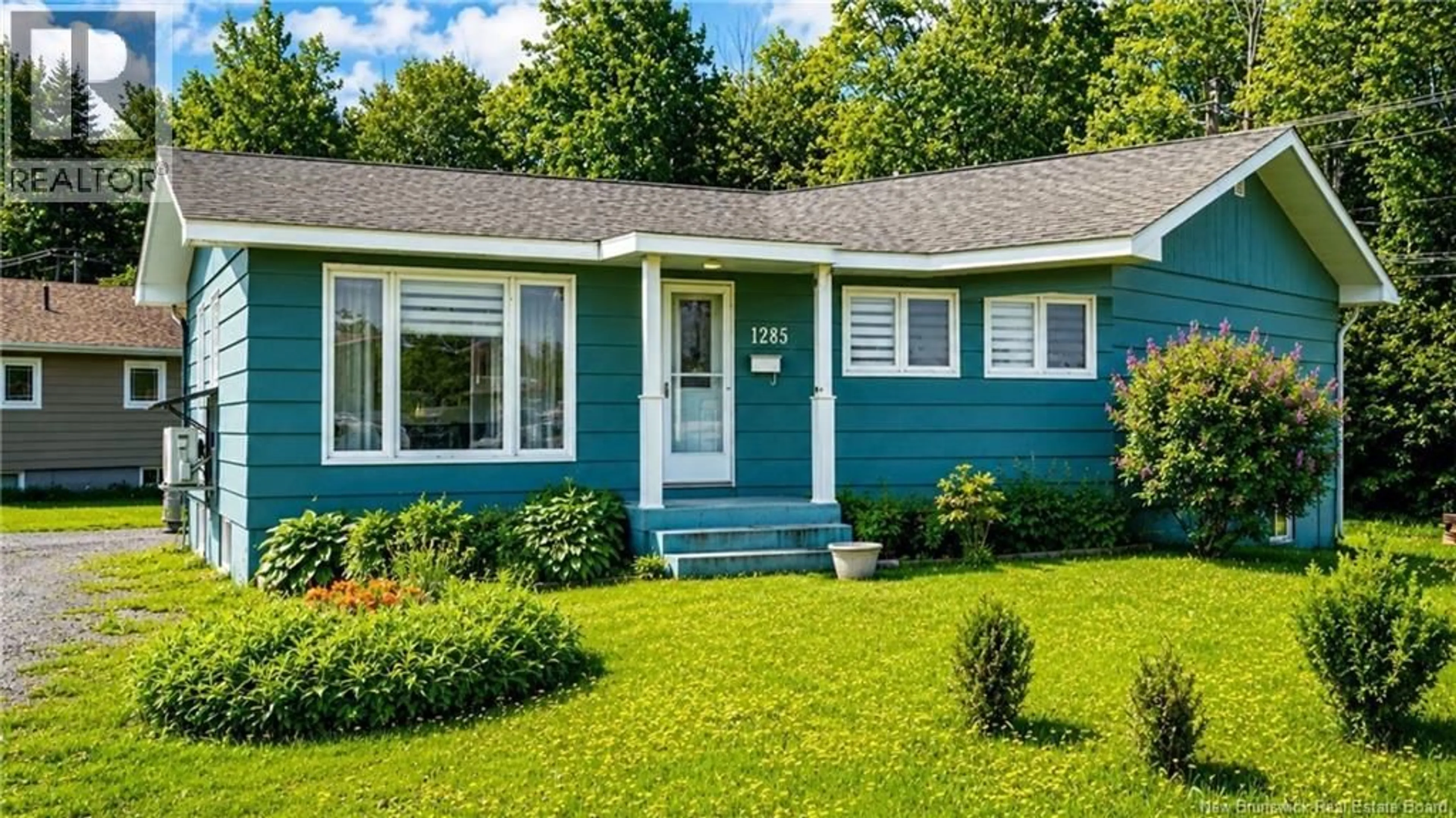 Home with vinyl exterior material, street for 1285 VANIER, Bathurst New Brunswick E2A3N6
