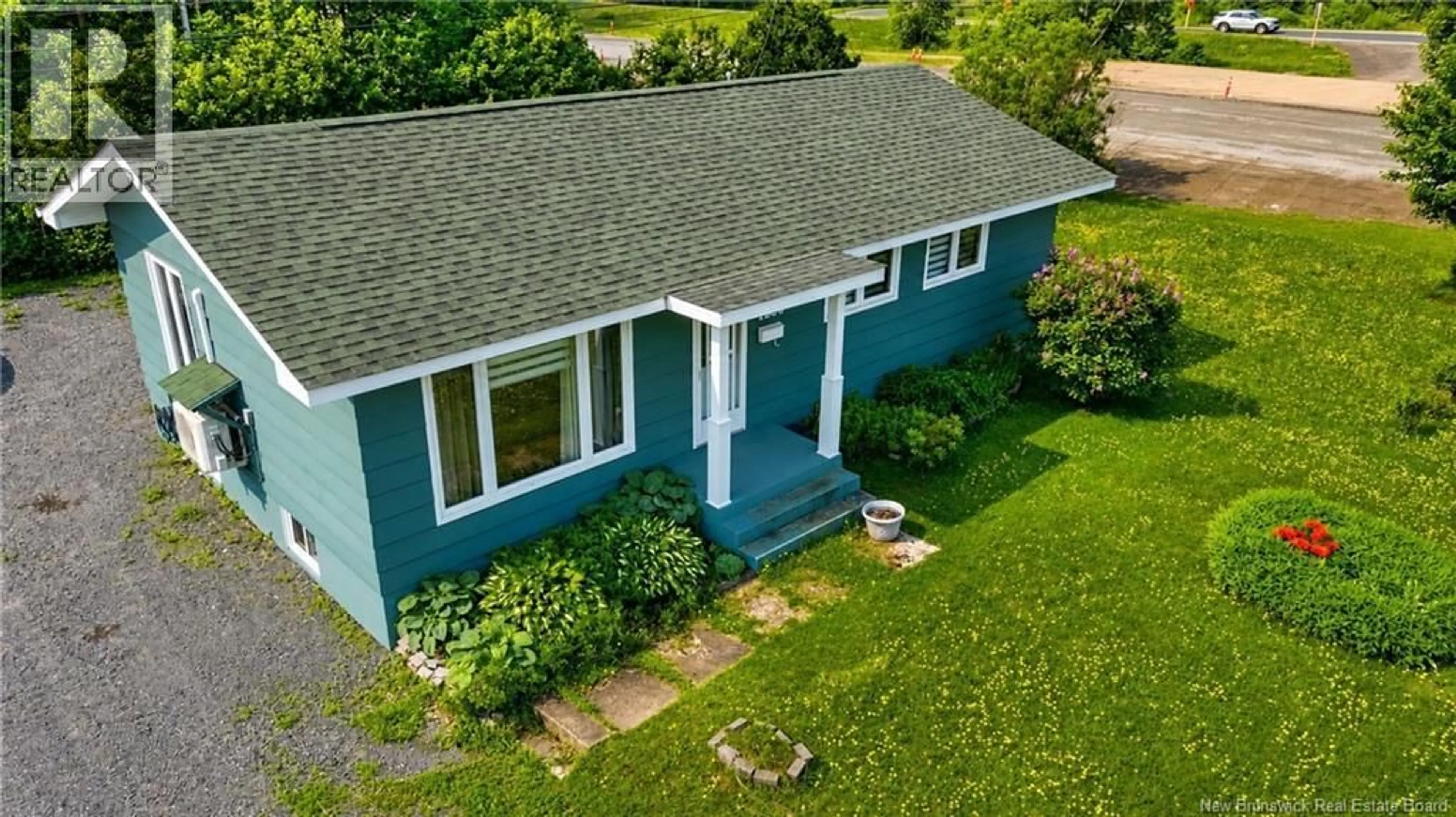 A pic from outside/outdoor area/front of a property/back of a property/a pic from drone, street for 1285 VANIER, Bathurst New Brunswick E2A3N6