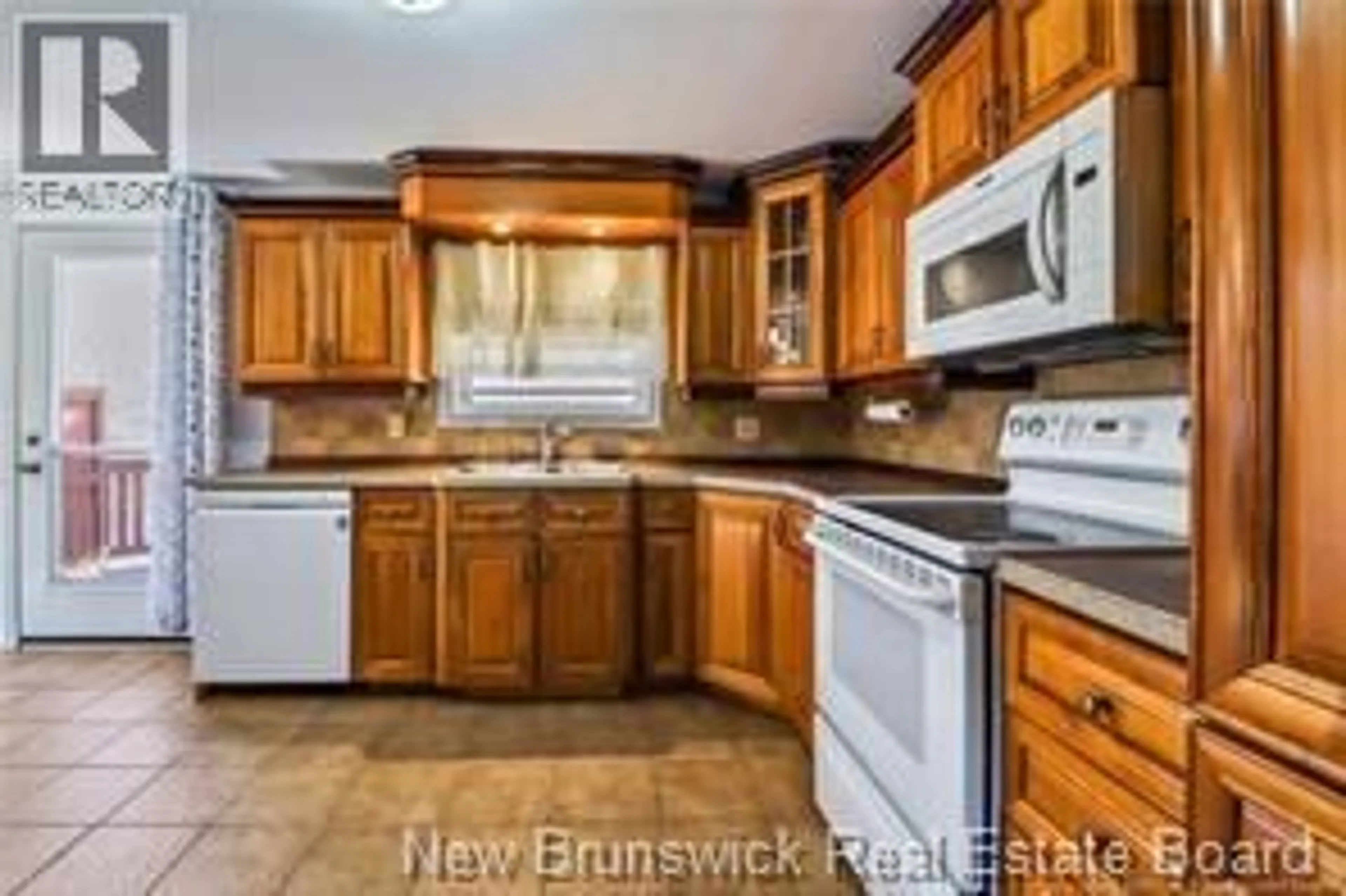 Standard kitchen, wood/laminate floor for 312 BAYVIEW COURT, Dieppe New Brunswick E1A7L8