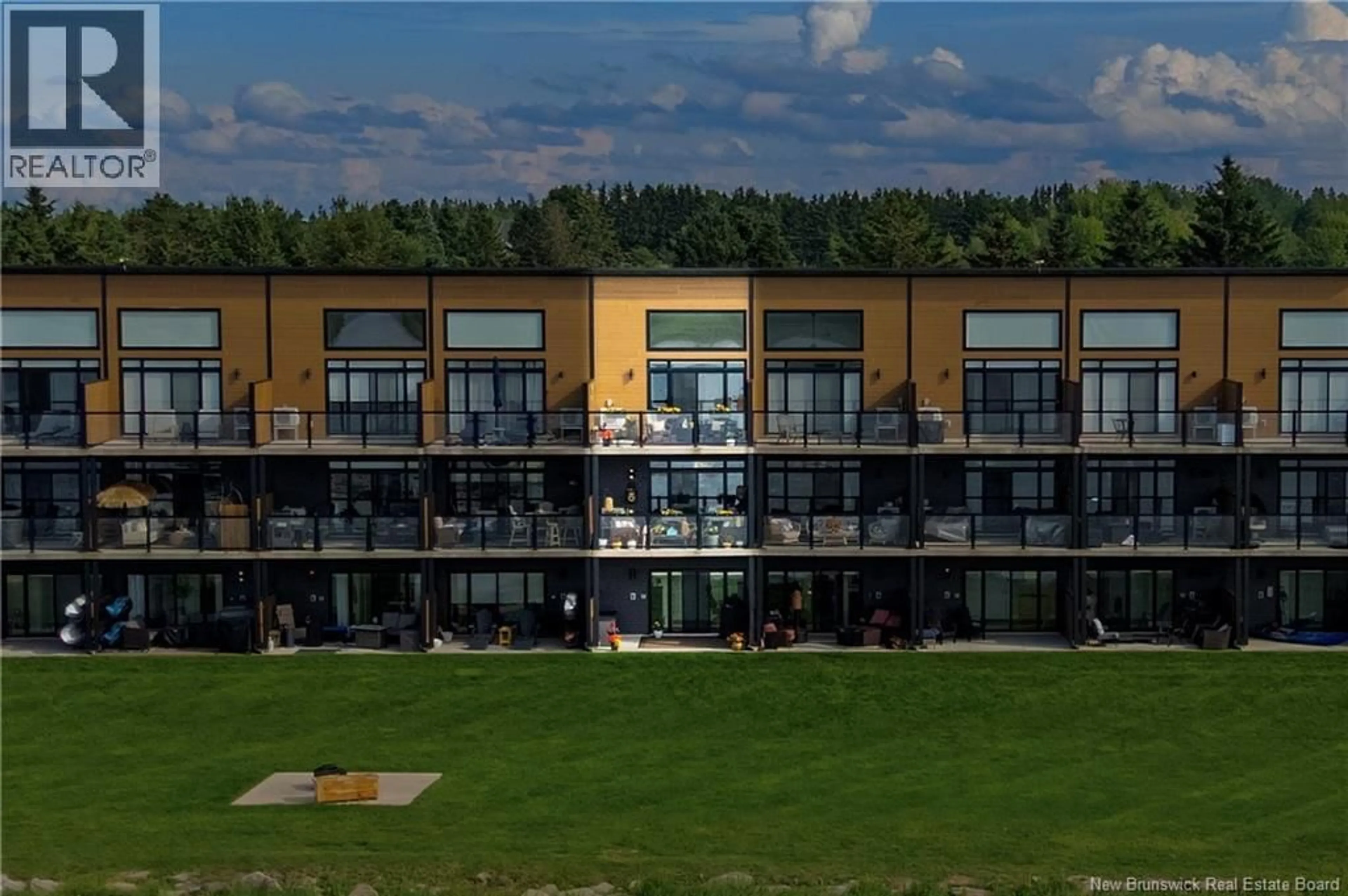A pic from outside/outdoor area/front of a property/back of a property/a pic from drone, building for 107 - 3808 ROUTE 134, Shediac Bridge New Brunswick E4R1T5