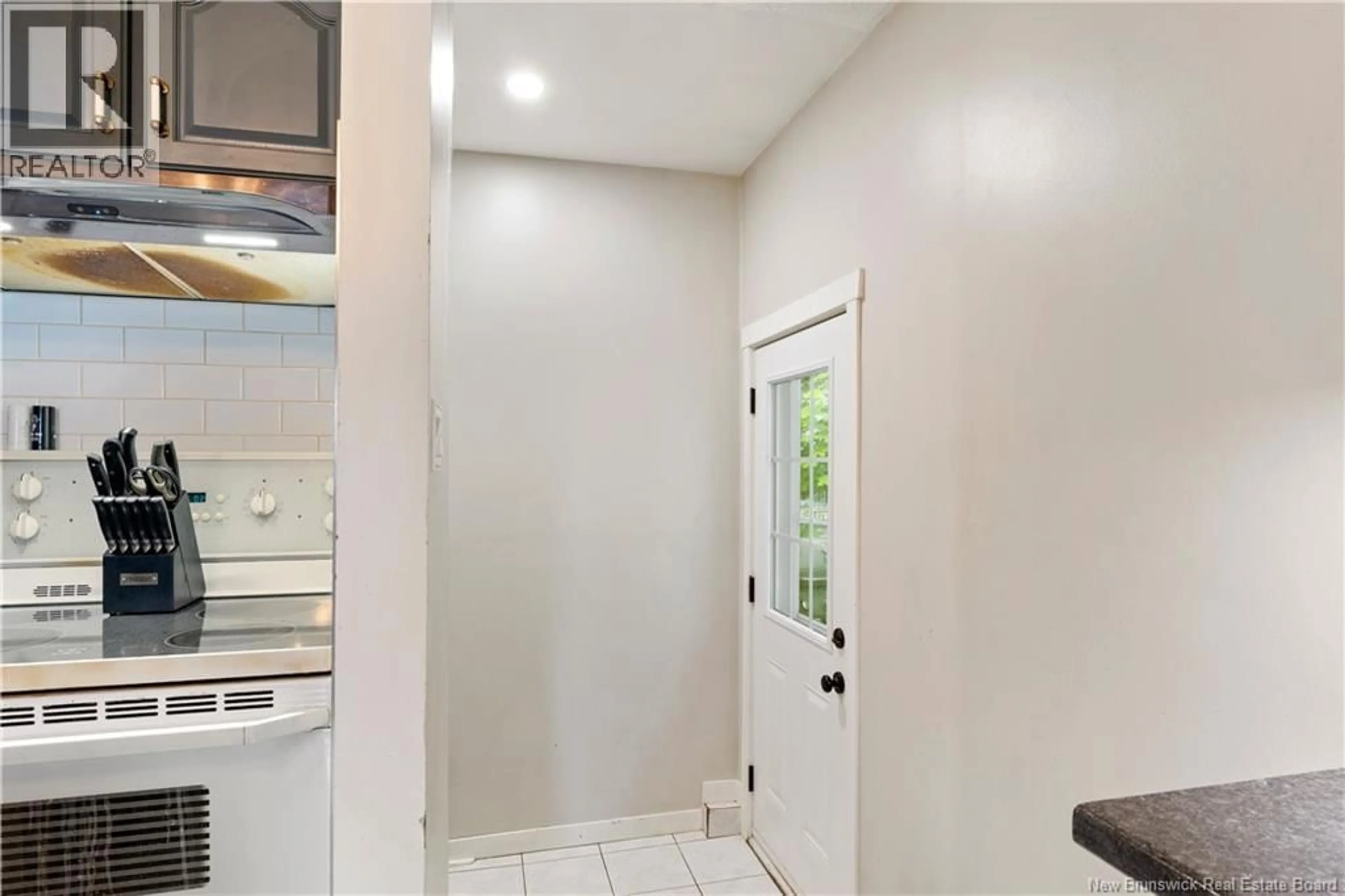 Indoor entryway for 307 ROBERVAL STREET, Dieppe New Brunswick E1A4V3