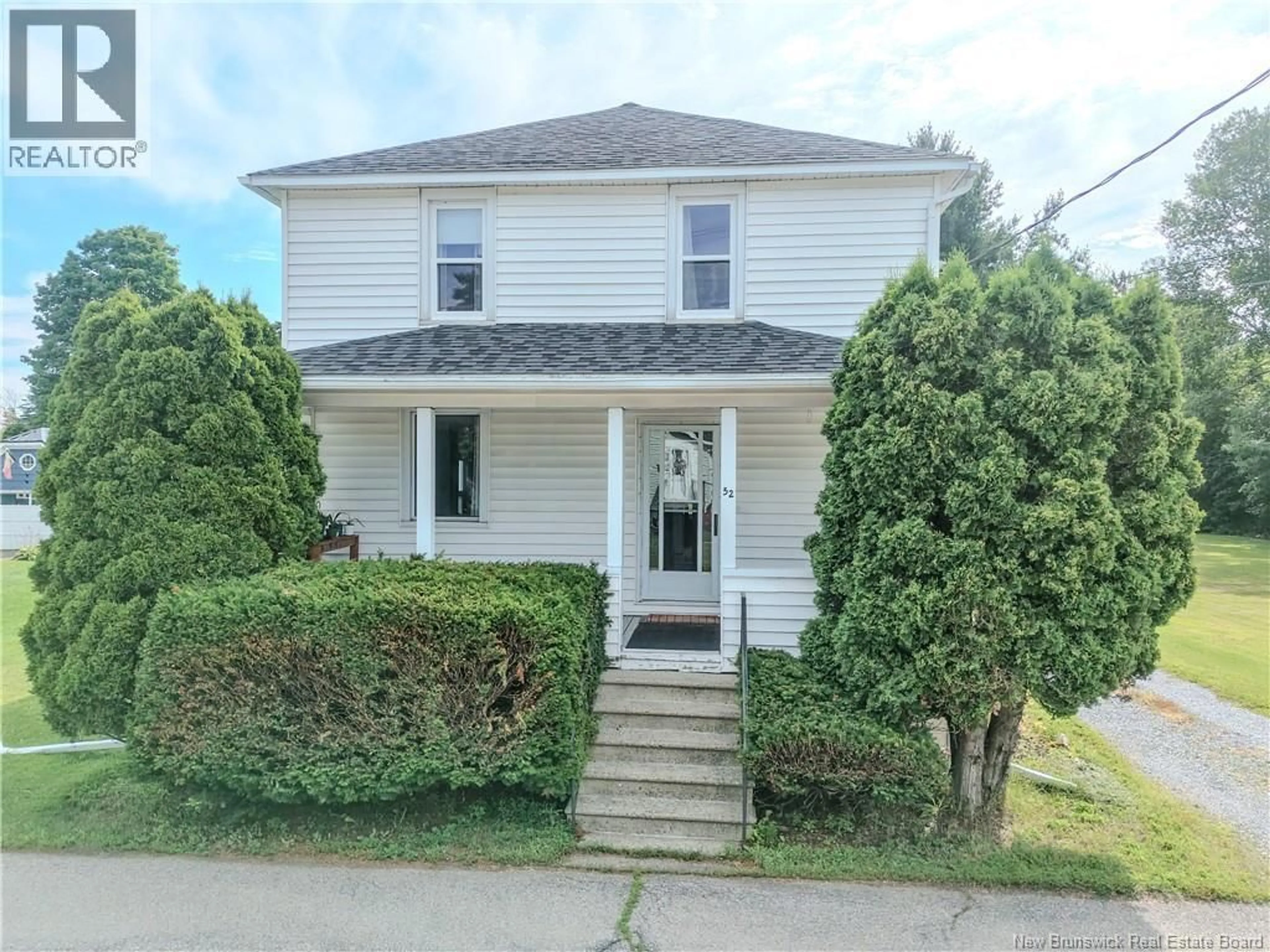 Home with vinyl exterior material, street for 52 QUEEN STREET, Sussex New Brunswick E4E2A9