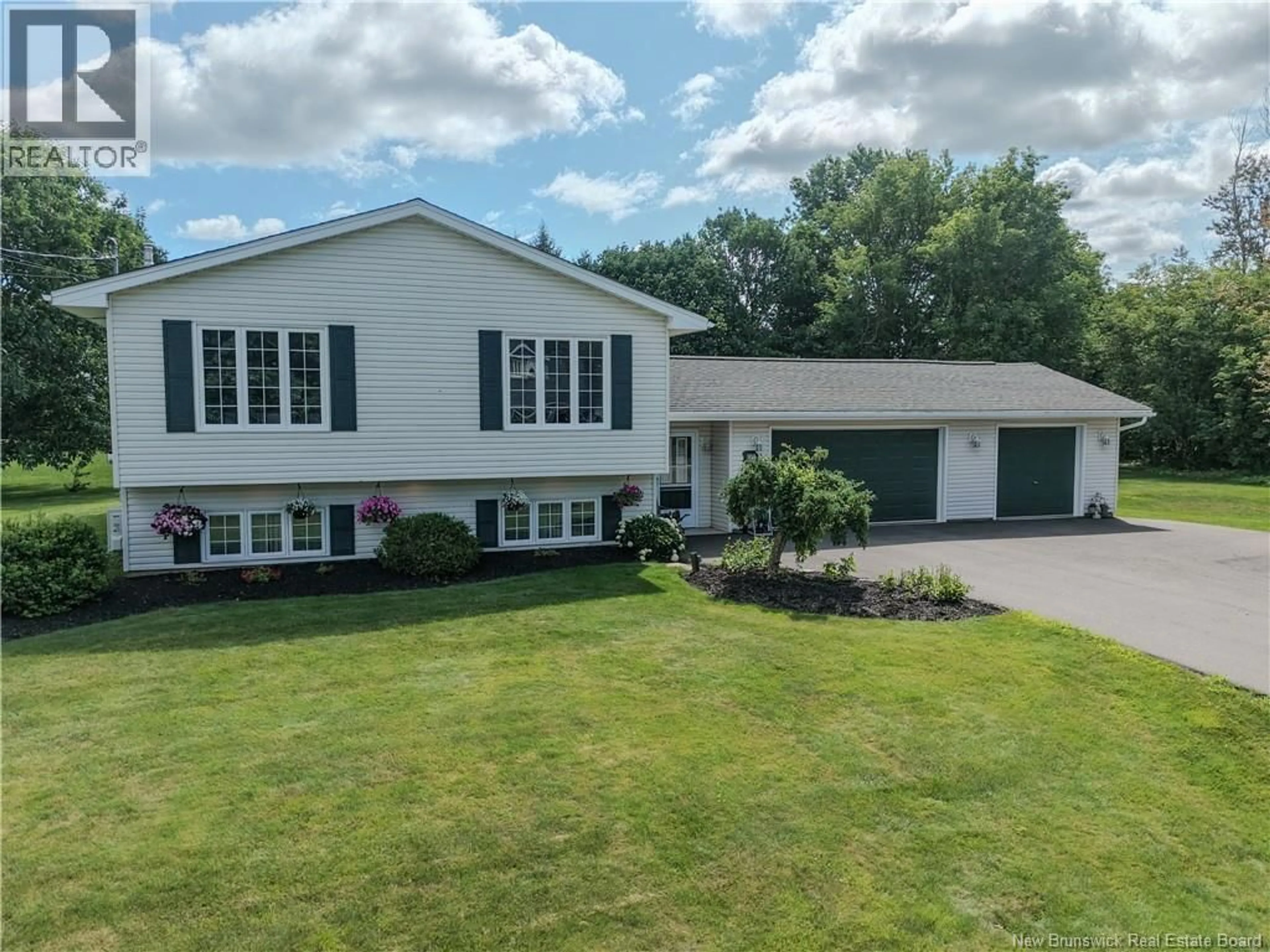 A pic from outside/outdoor area/front of a property/back of a property/a pic from drone, unknown for 11 CLOVER COURT, Sussex New Brunswick E4E2L8