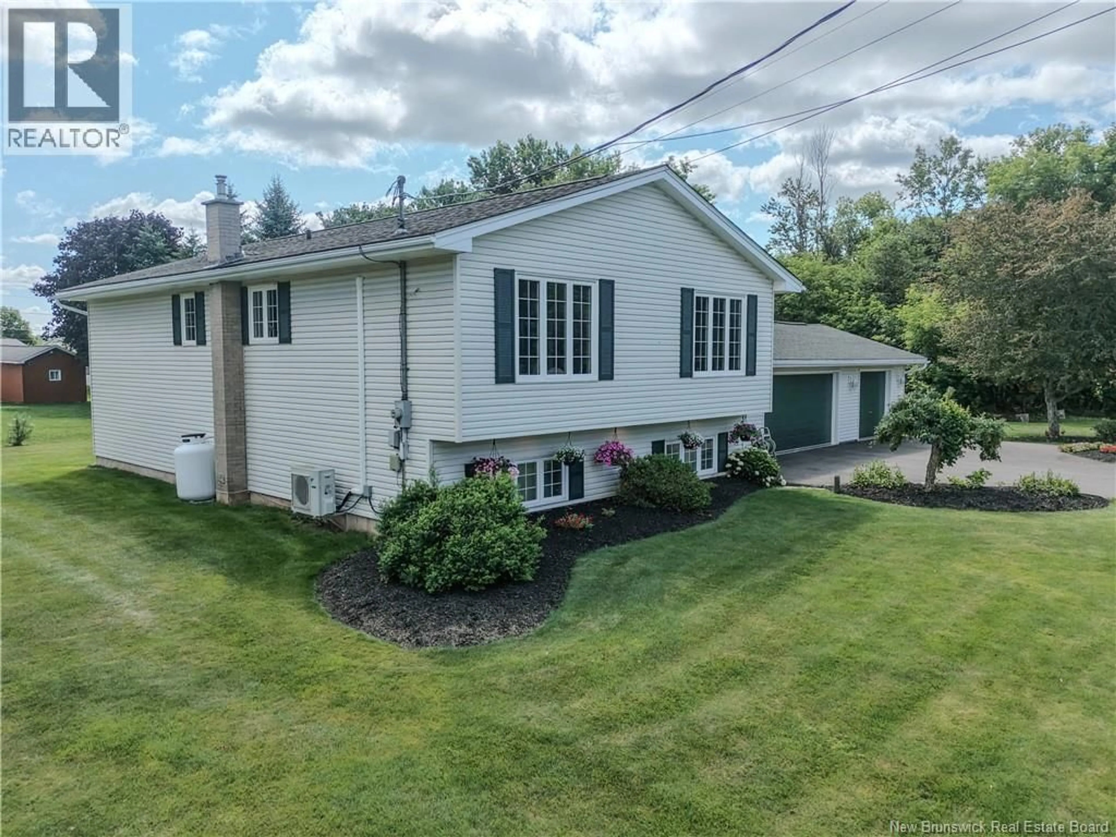 A pic from outside/outdoor area/front of a property/back of a property/a pic from drone, unknown for 11 CLOVER COURT, Sussex New Brunswick E4E2L8