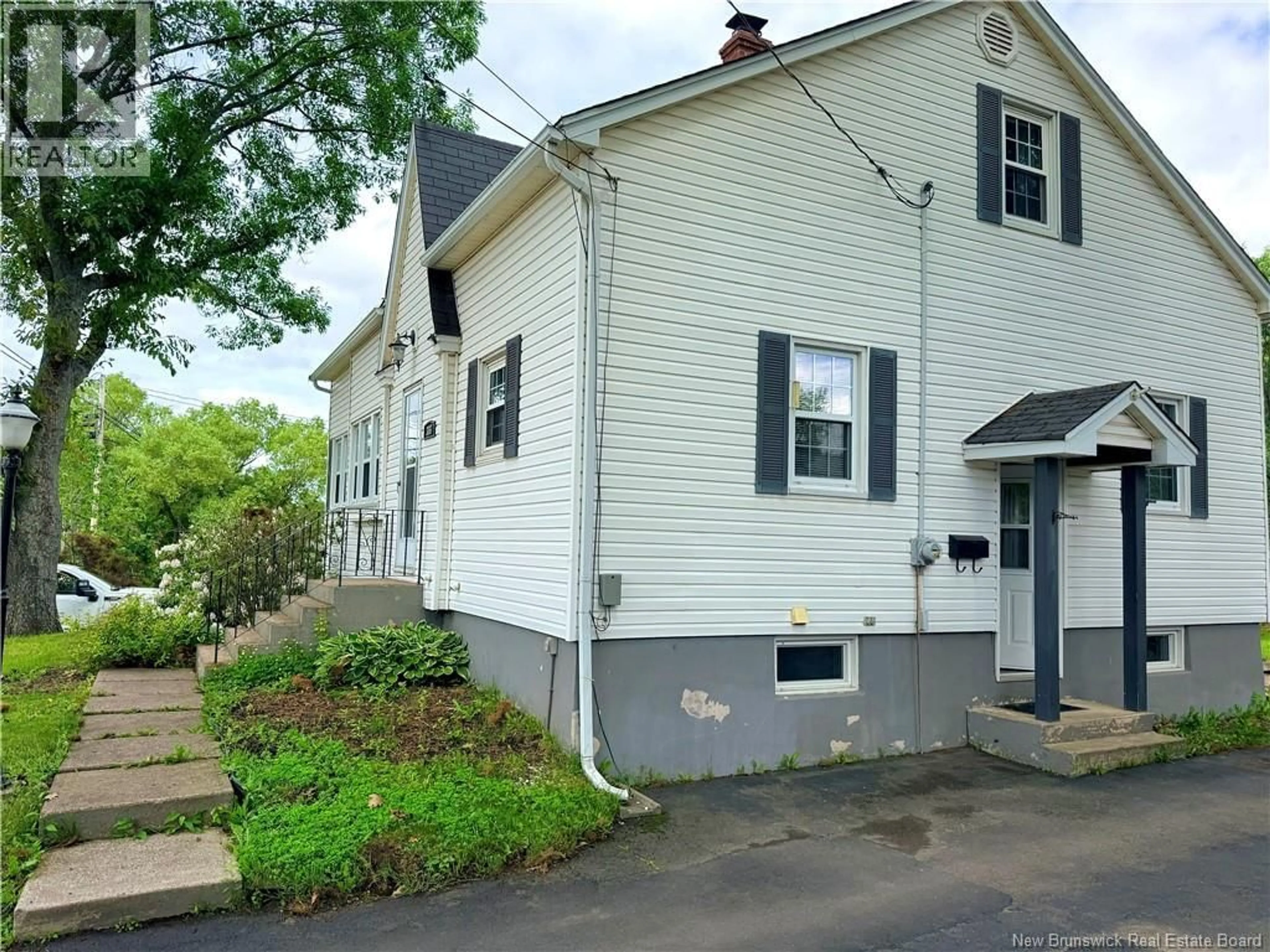 A pic from outside/outdoor area/front of a property/back of a property/a pic from drone, street for 386 SALISBURY ROAD, Moncton New Brunswick E1E1B1