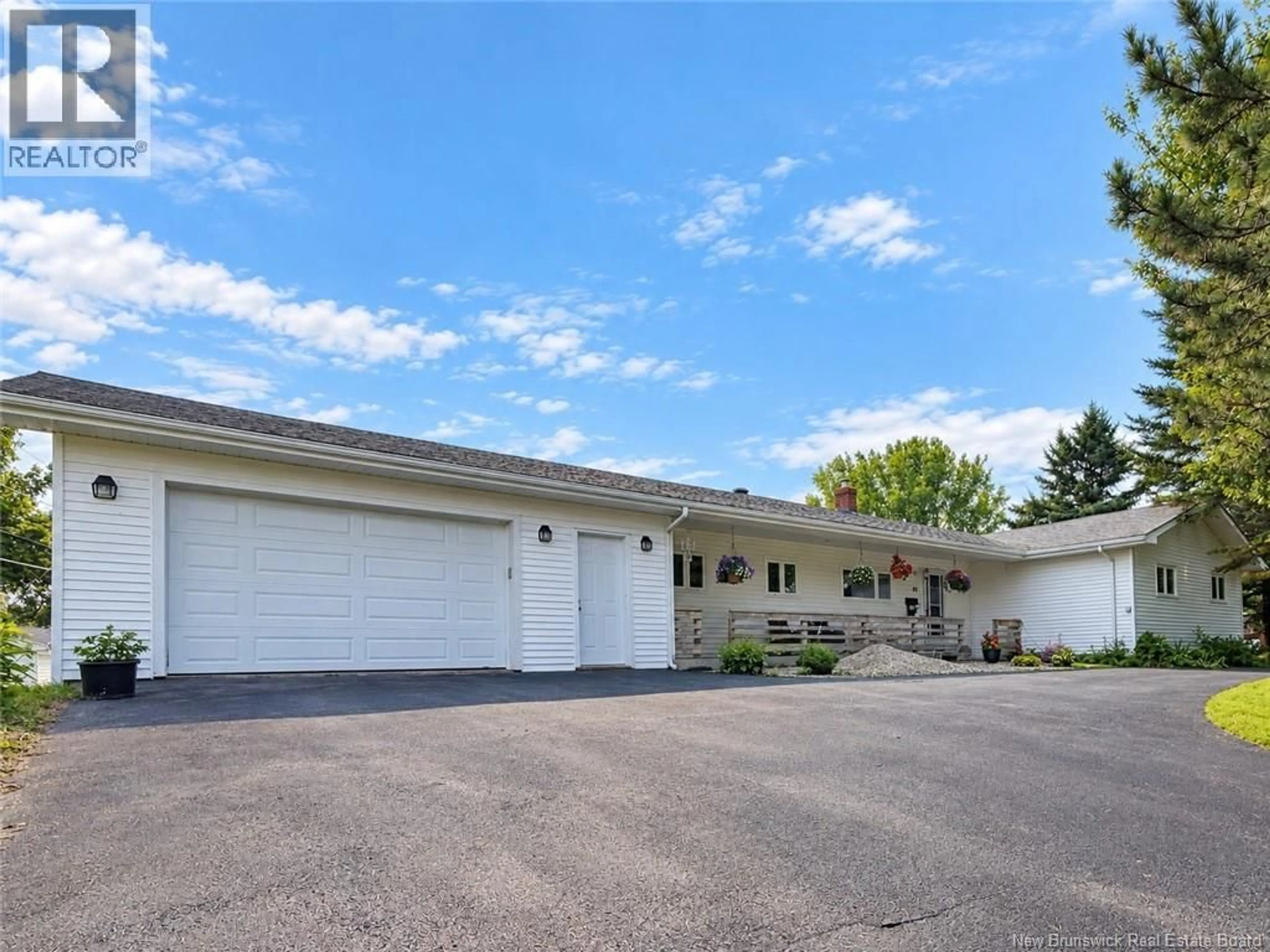 Indoor garage for 45 JESSIMAN BOULEVARD, Miramichi New Brunswick E1V6V1