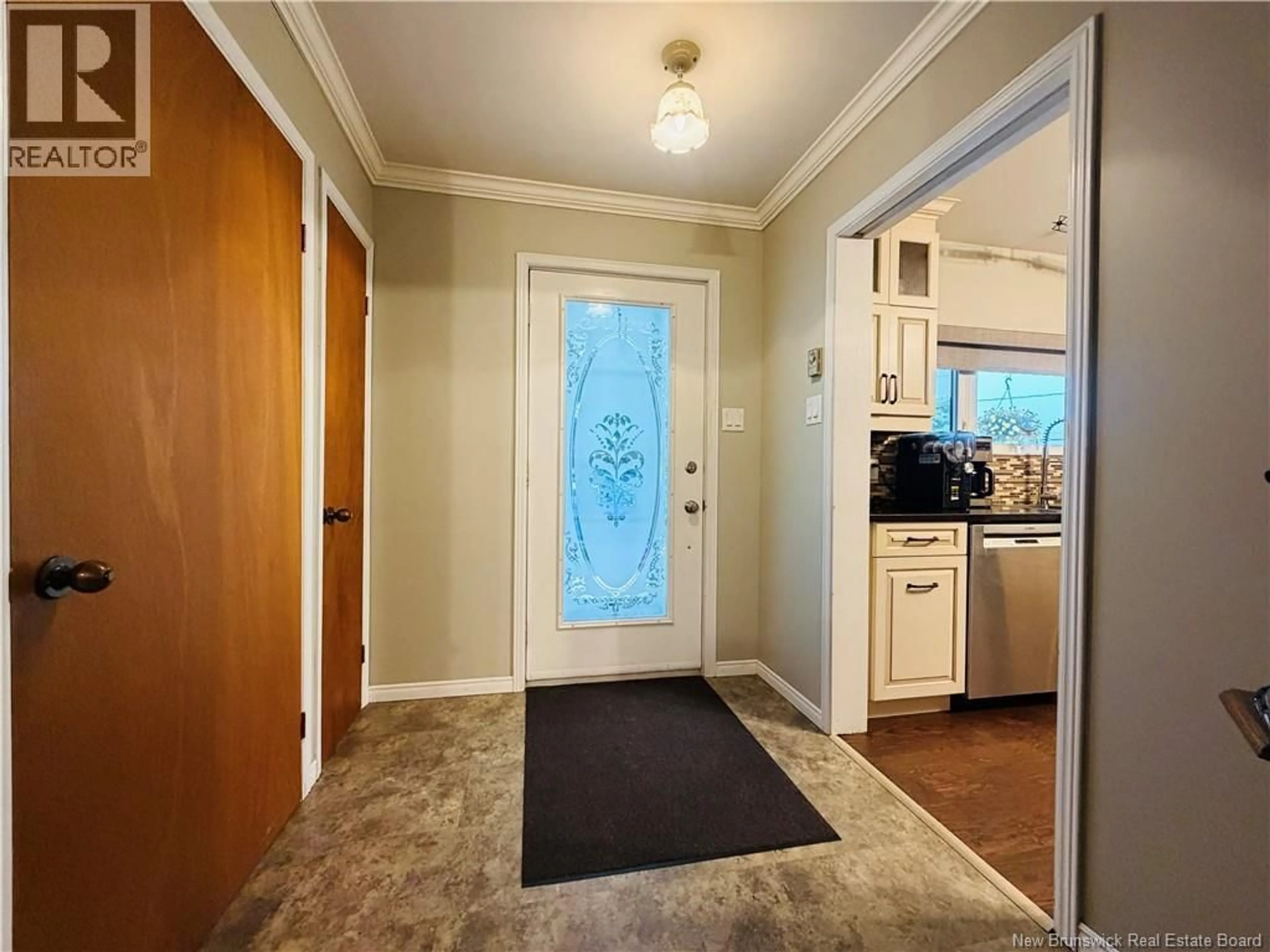 Indoor entryway for 45 JESSIMAN BOULEVARD, Miramichi New Brunswick E1V6V1