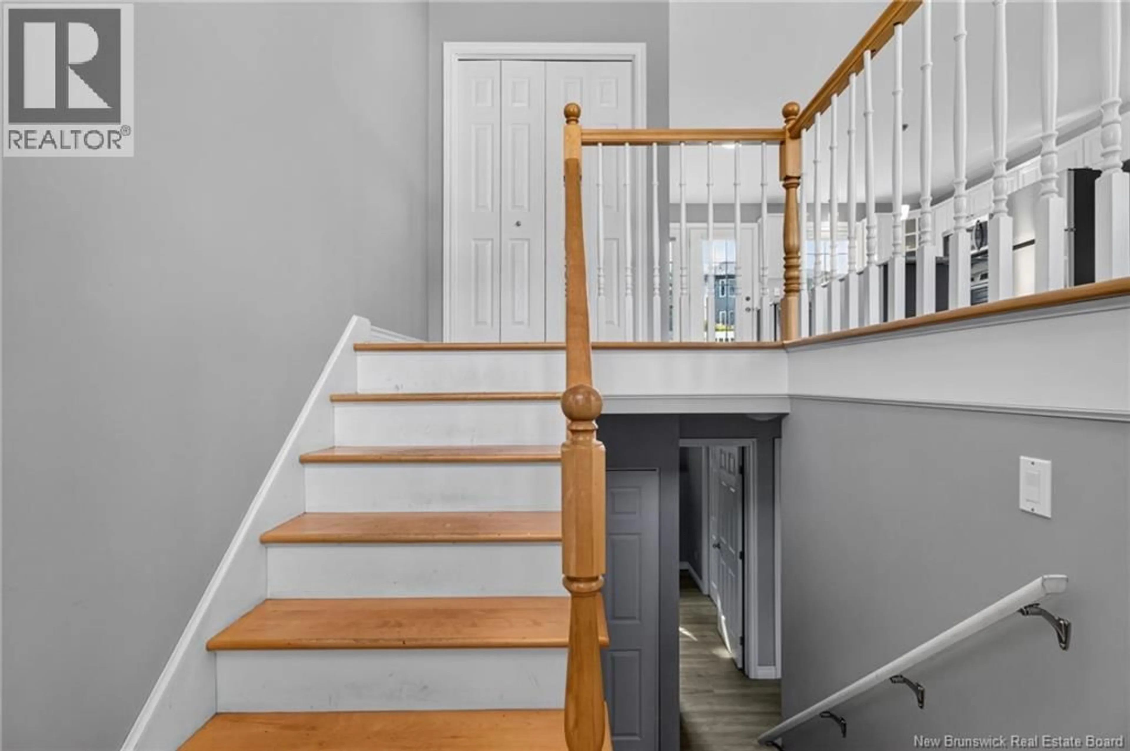Stairs for 124 BAHAMA STREET, Dieppe New Brunswick E1A7X7