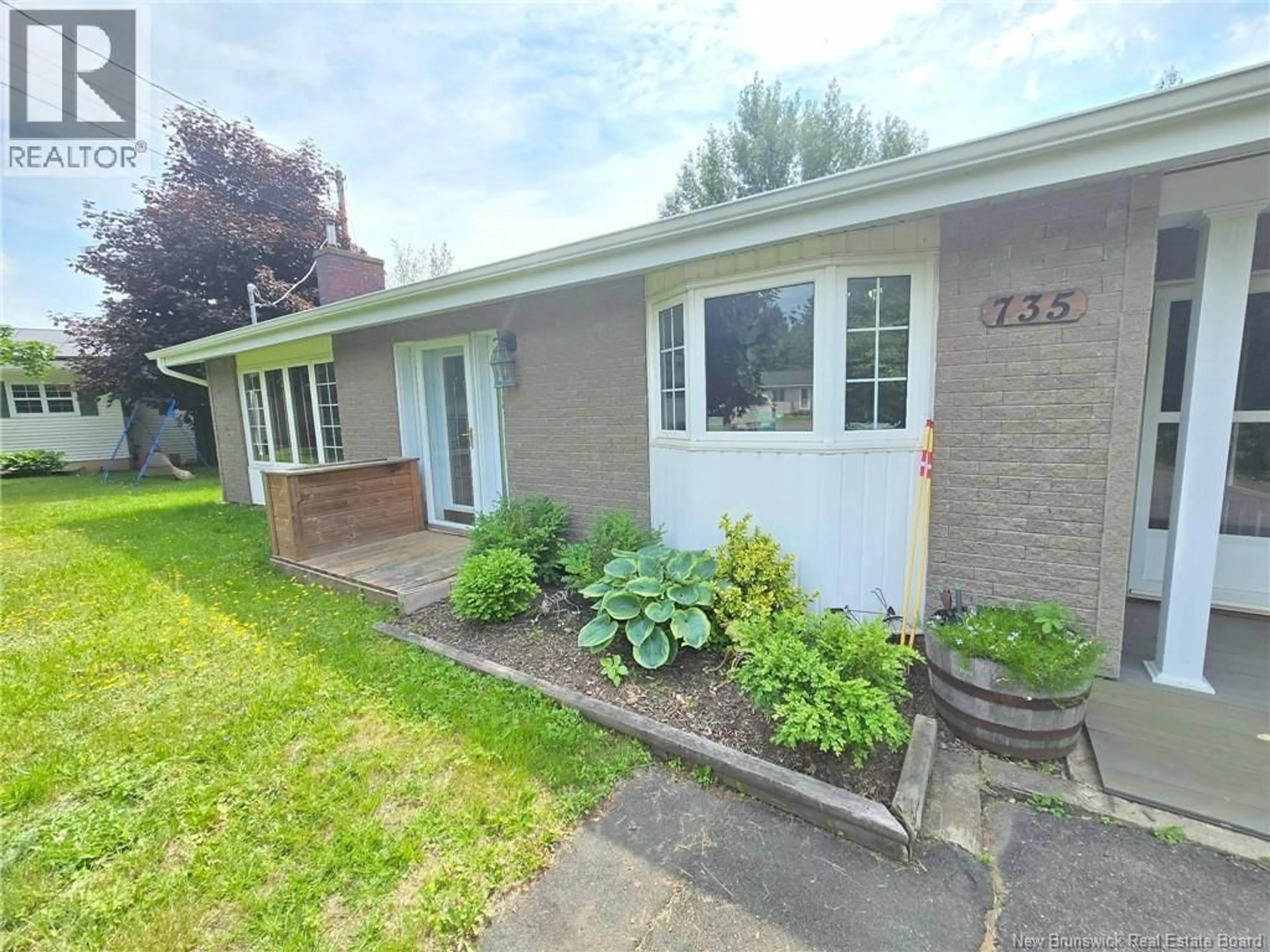 Unknown for 735 ASSUMPTION, Bathurst New Brunswick E2A2V6