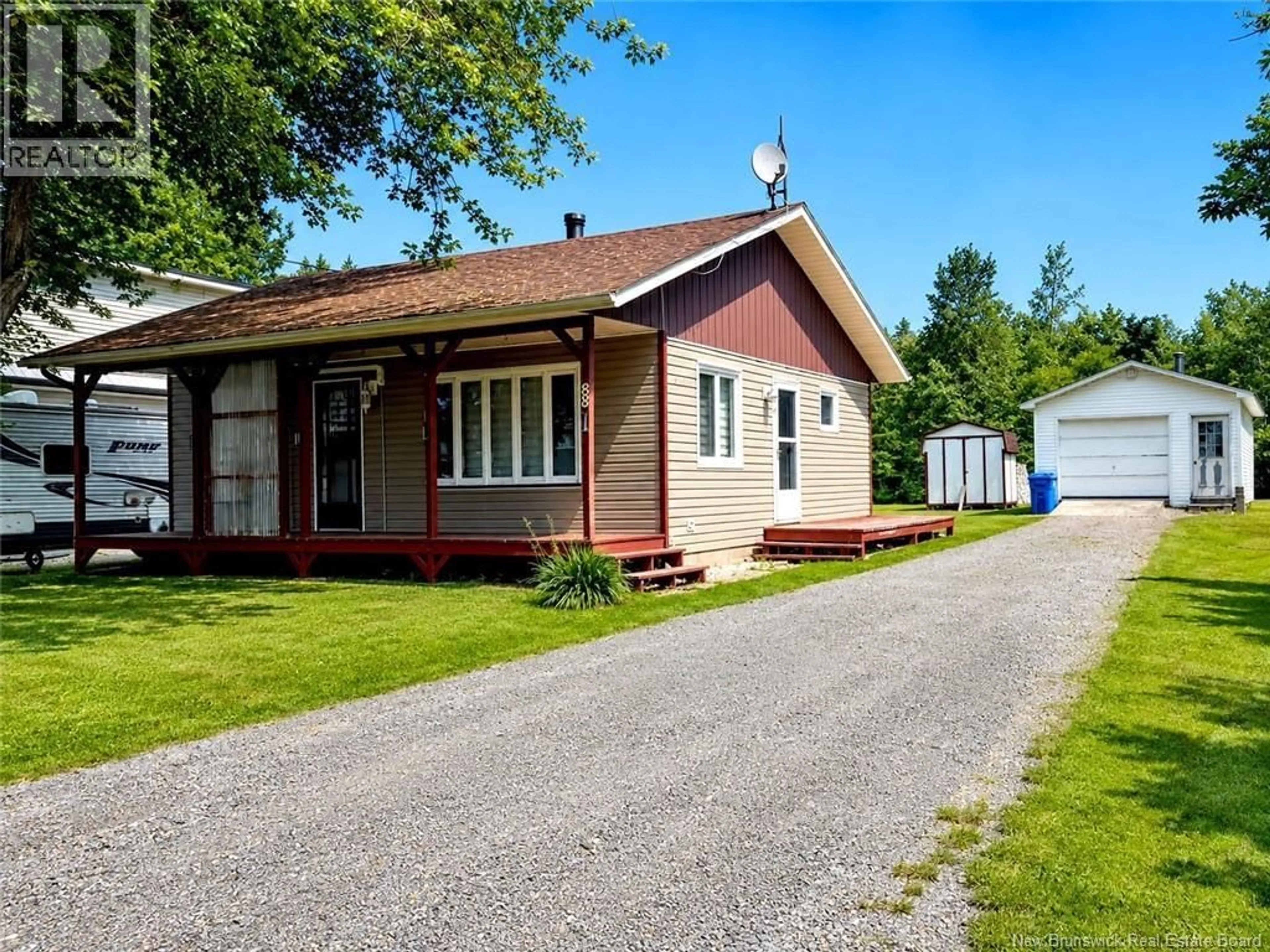 Home with vinyl exterior material, street for 88 RUE DONAT, Pointe-Des-Robichaud New Brunswick E1X4C4