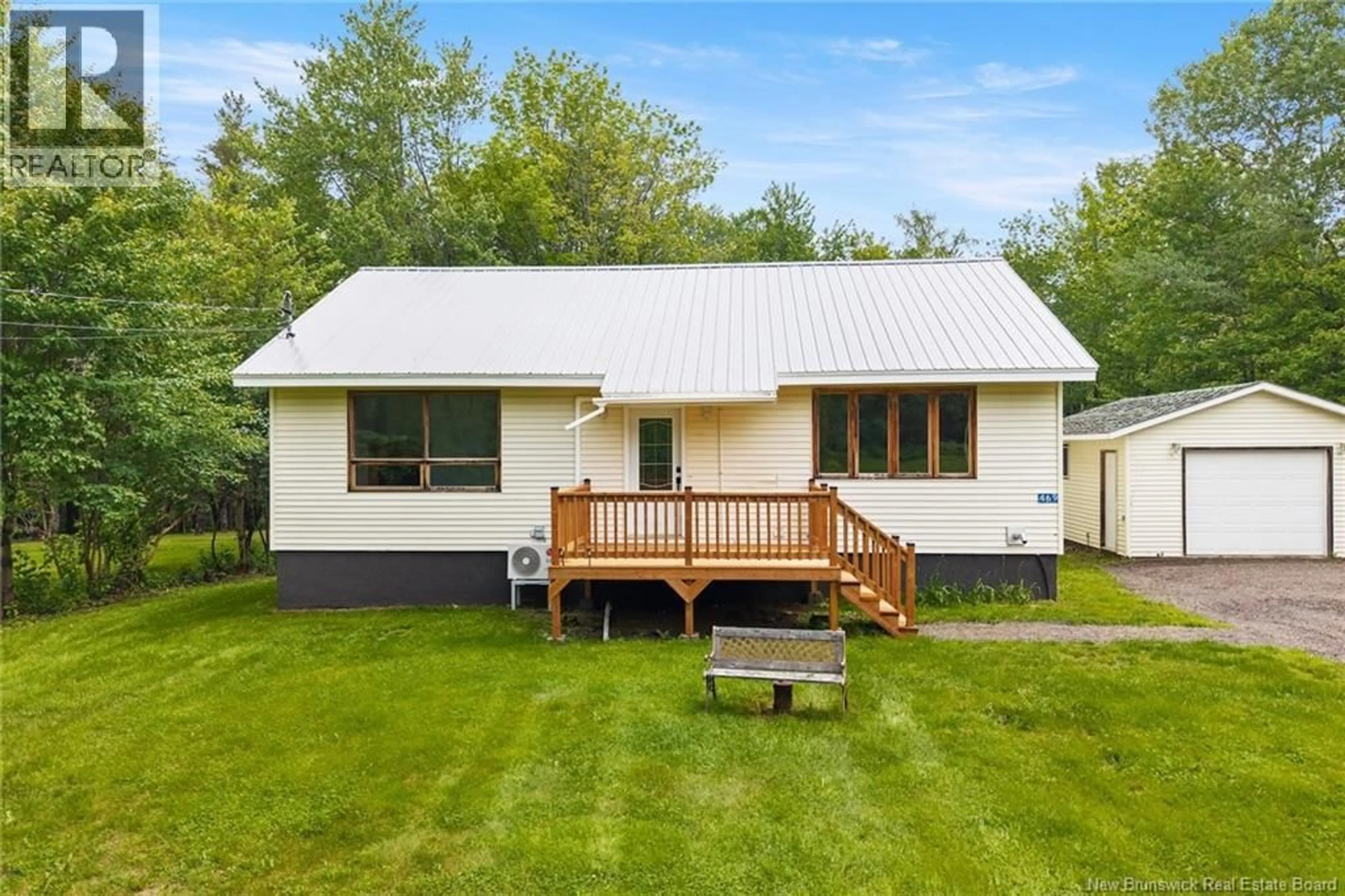Home with vinyl exterior material, building for 469 UPTON ST, Minto New Brunswick E4B2R8