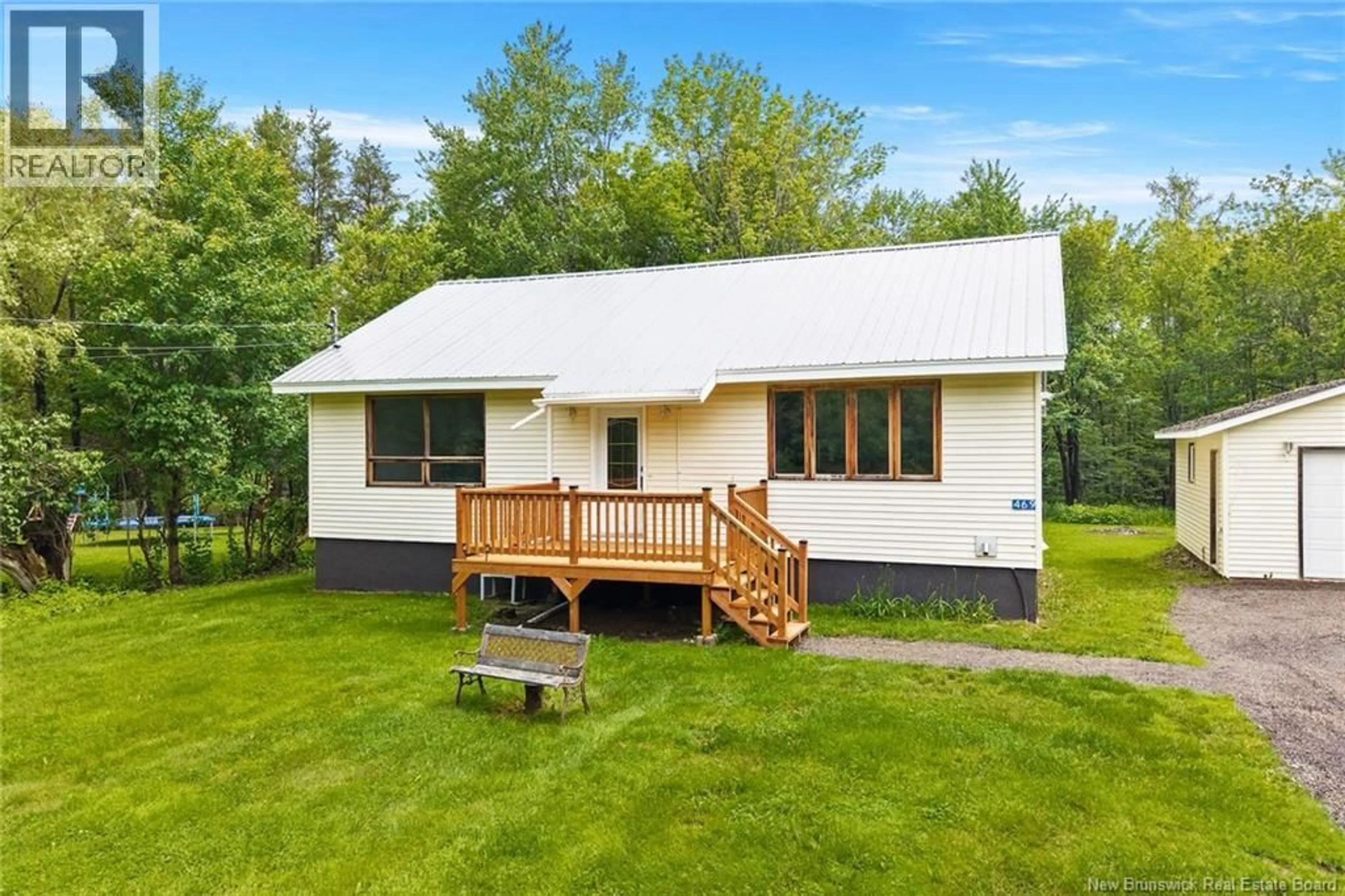 Home with vinyl exterior material, building for 469 UPTON ST, Minto New Brunswick E4B2R8