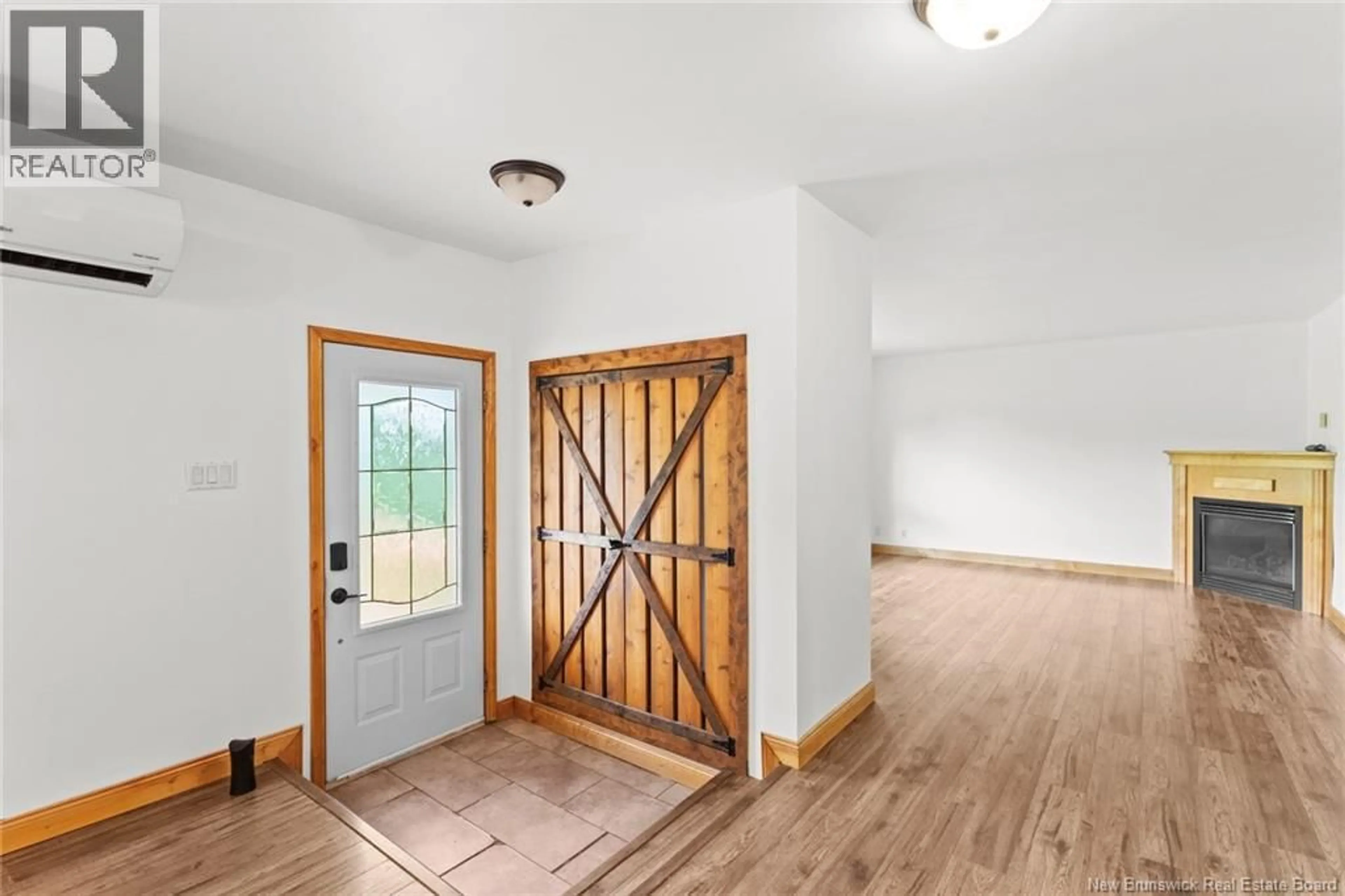 Indoor entryway for 469 UPTON ST, Minto New Brunswick E4B2R8