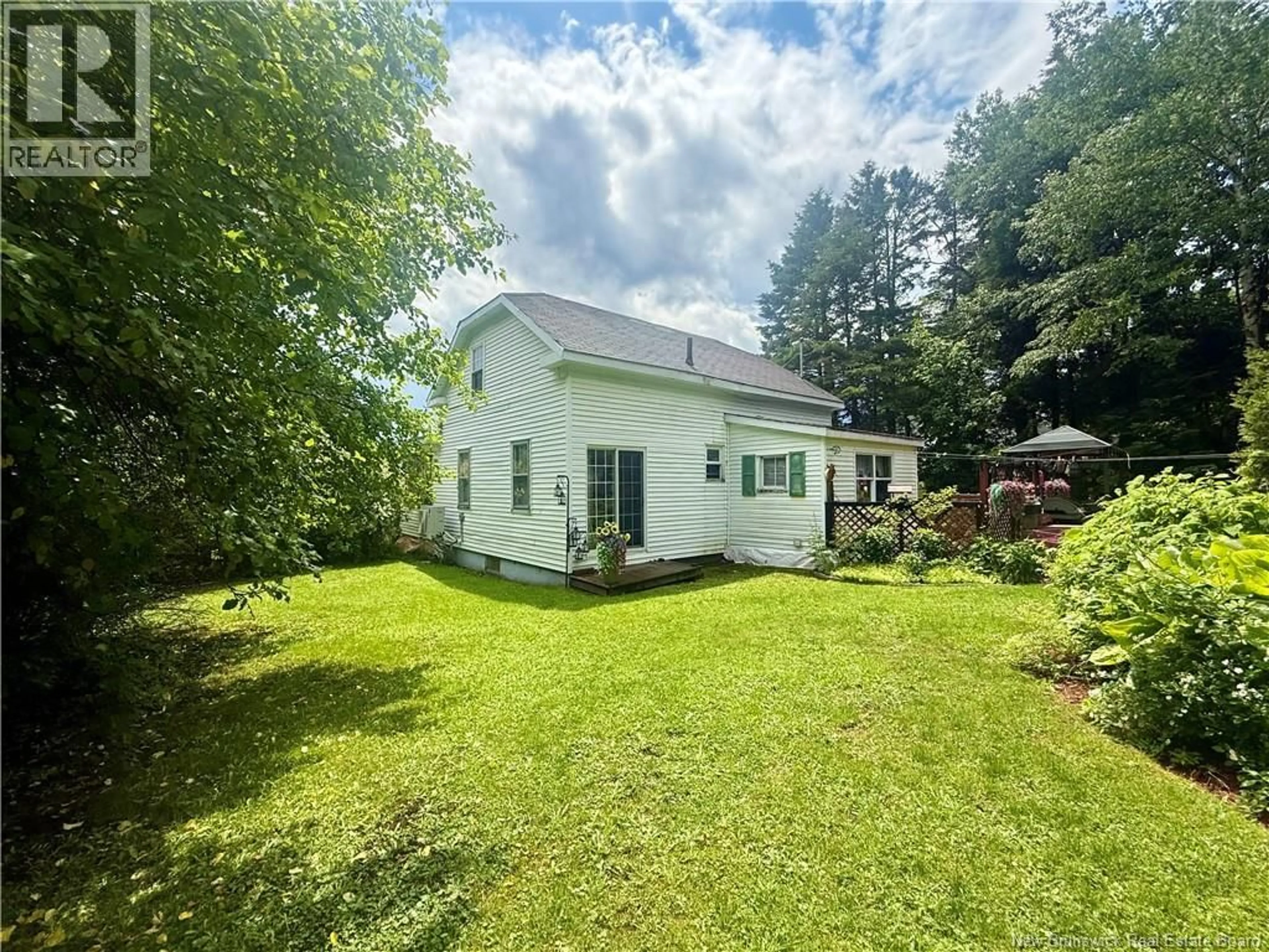 A pic from outside/outdoor area/front of a property/back of a property/a pic from drone, unknown for 97 MAIN STREET, St George New Brunswick E5C3J6