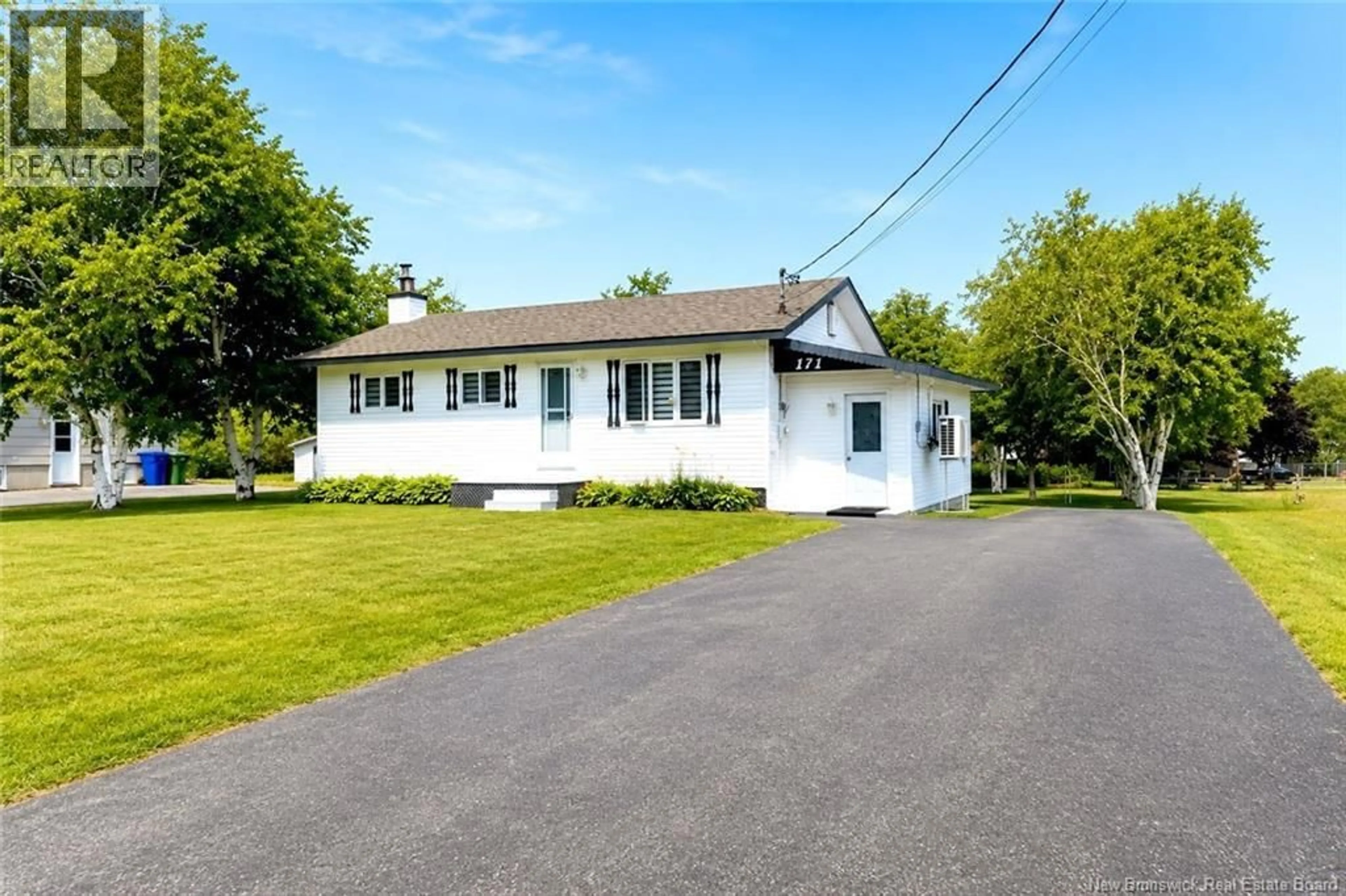 A pic from outside/outdoor area/front of a property/back of a property/a pic from drone, street for 171 LOUIS DE LANTEIGNE, Caraquet New Brunswick E1W1B3