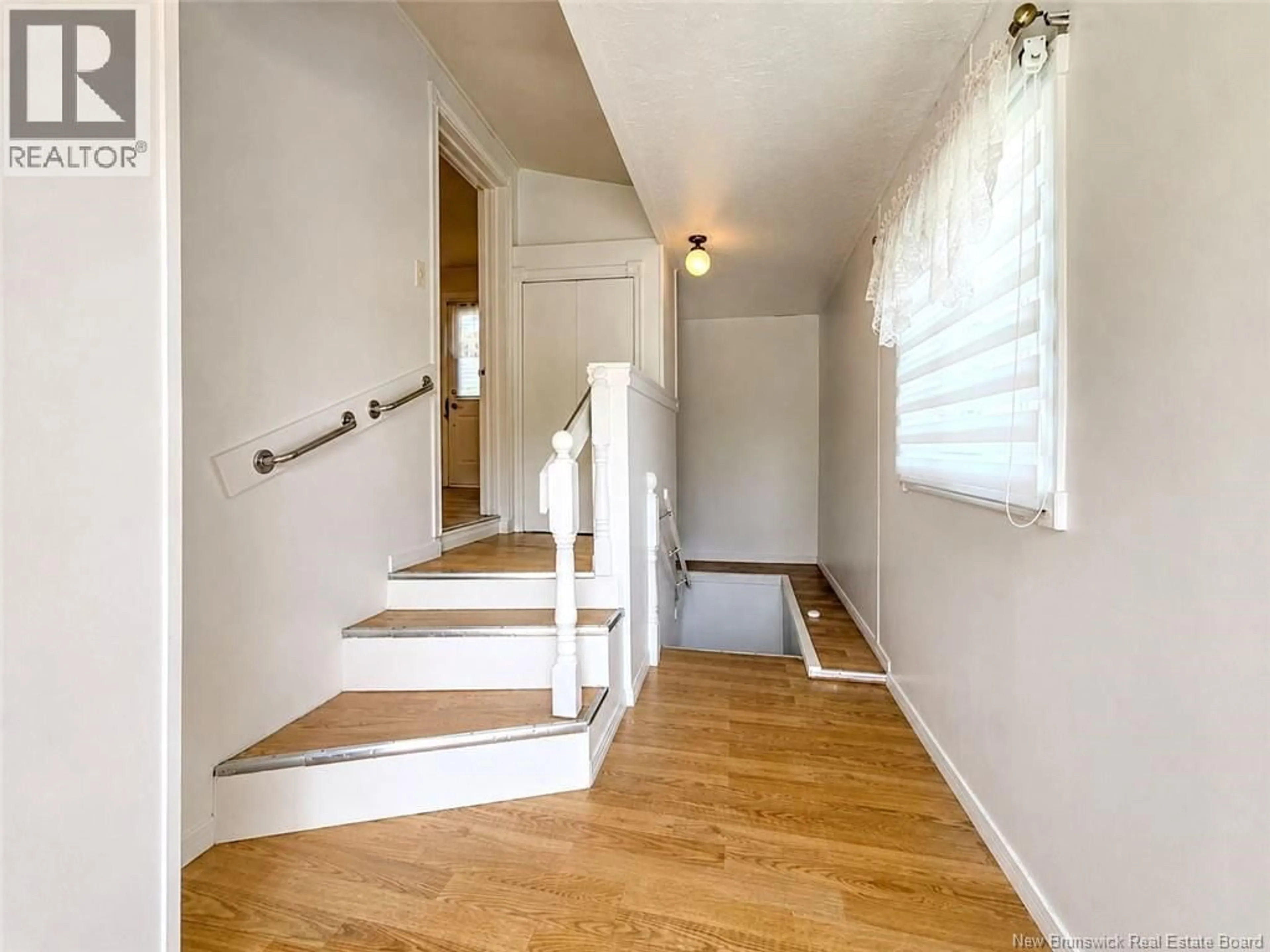 Indoor entryway for 171 LOUIS DE LANTEIGNE, Caraquet New Brunswick E1W1B3