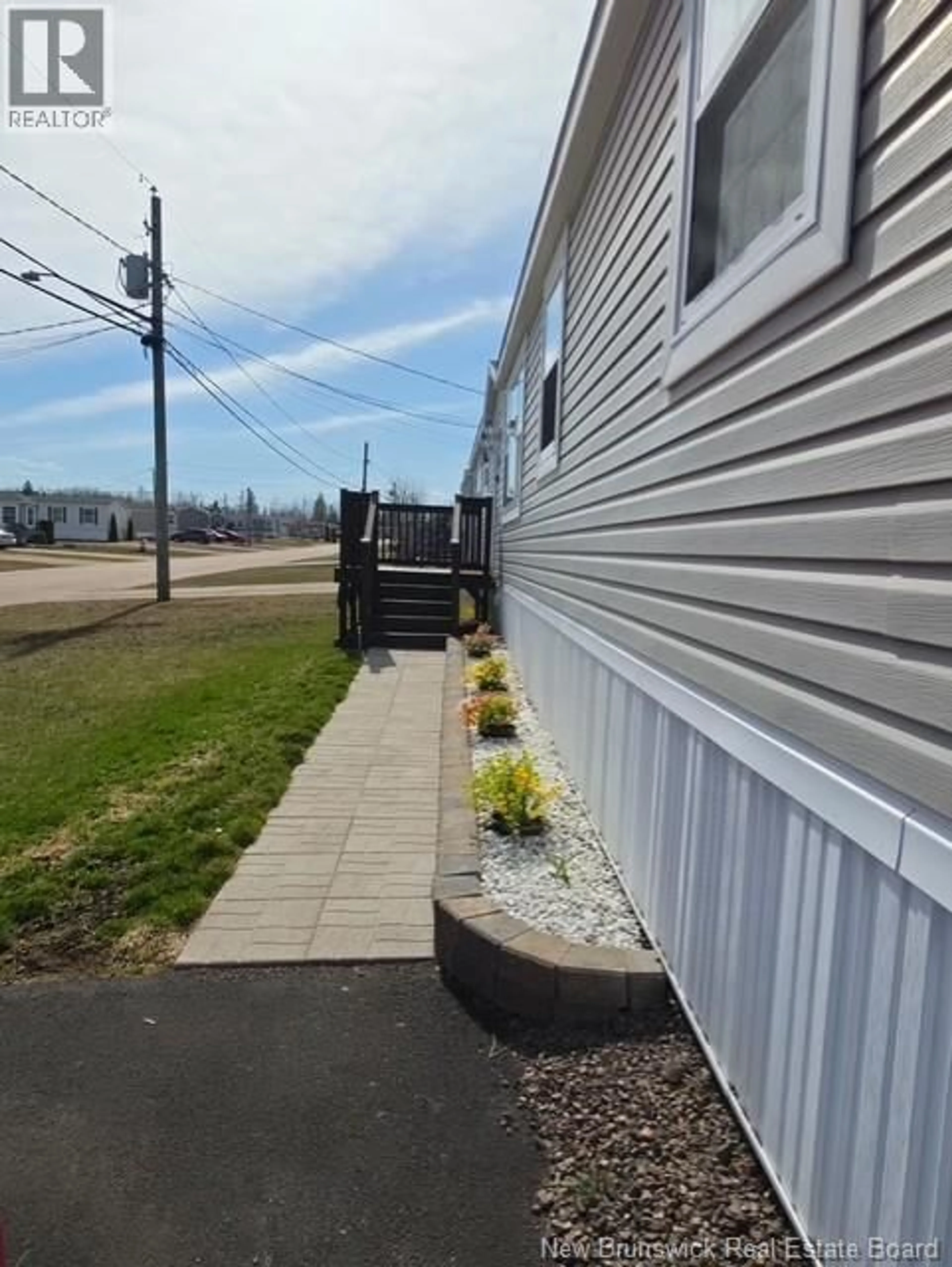 Home with vinyl exterior material, street for 614 CHAMPLAIN, Shediac New Brunswick E4P9C9